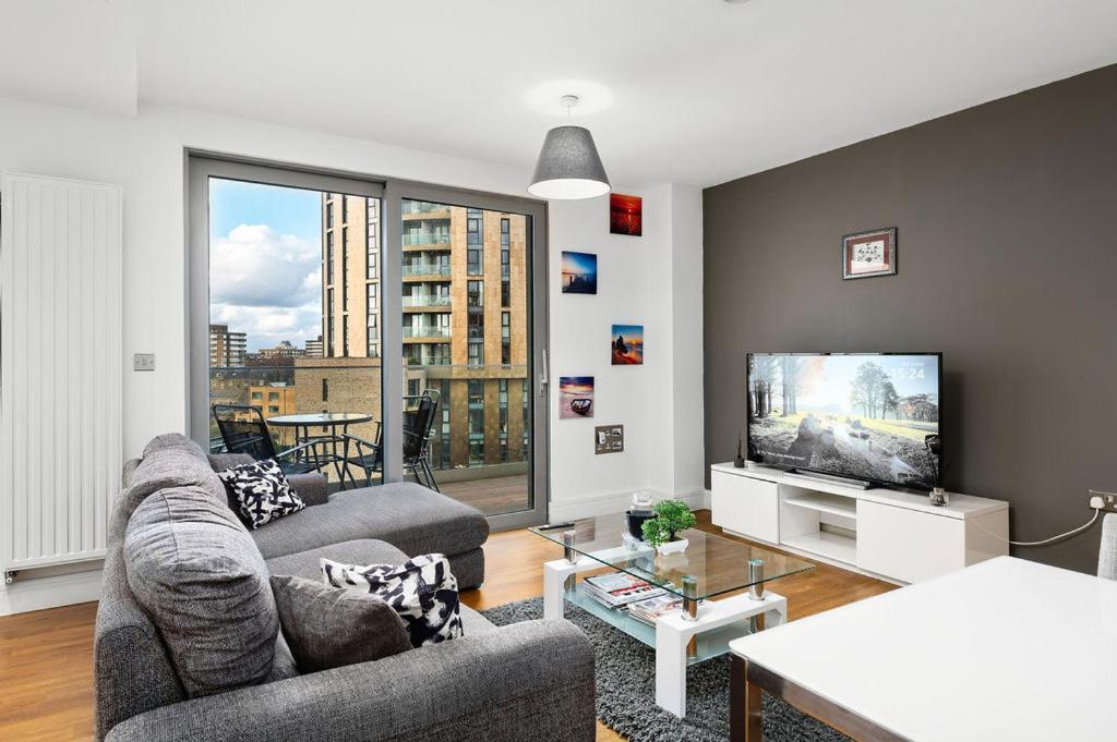 Modern Serviced 3-bedroom Flat In East