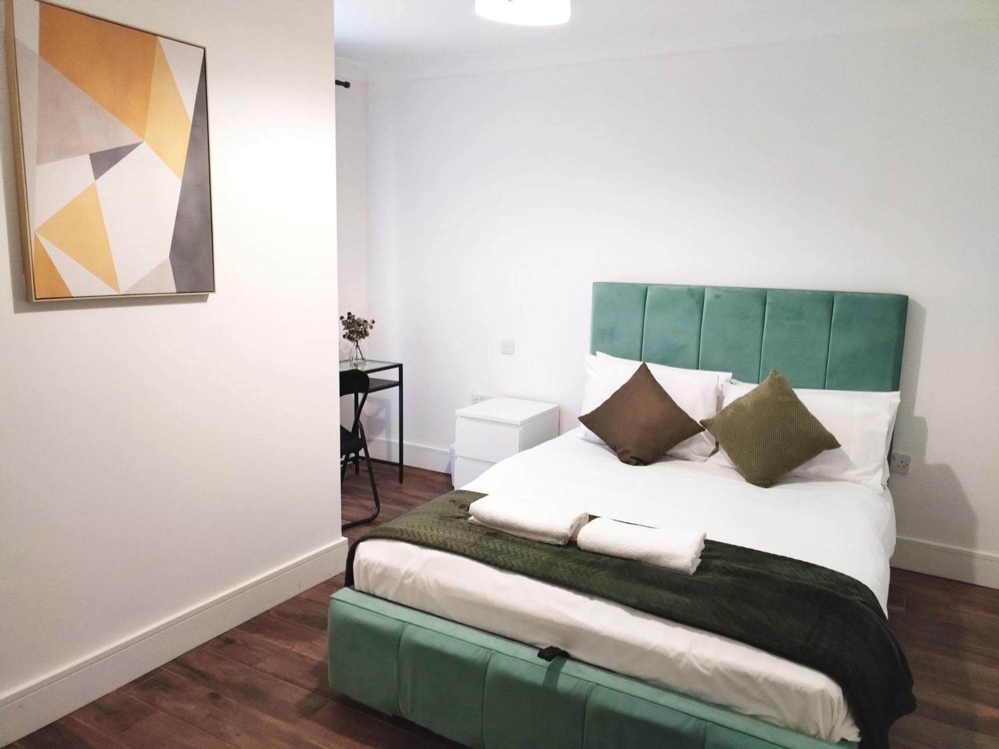 Apartamento Luxury Near Centre, Near Train Station, E1 *