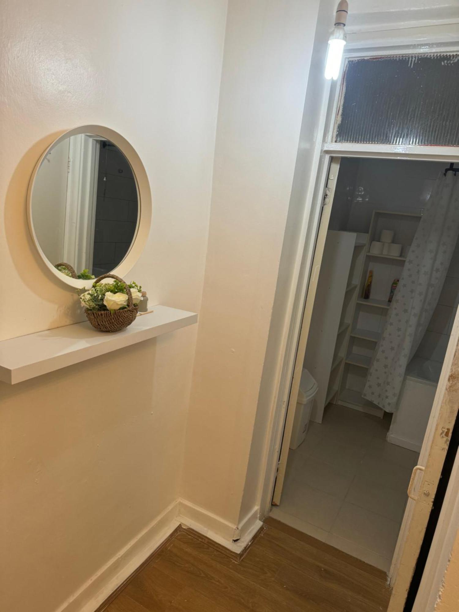 One Bedroom In Tower Bridge Road Londres