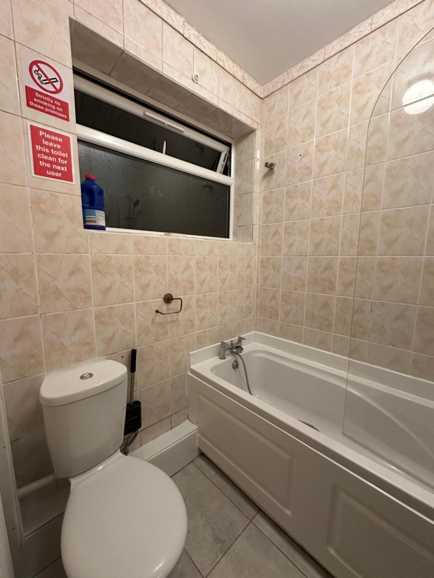 4th Flat With Private Own Bathroom A Luxury Family Setup And Furnished With Double Bed A Double Futon-sofa Bed A Single Futon Bed A Baby Cot And Garden And Free Parking