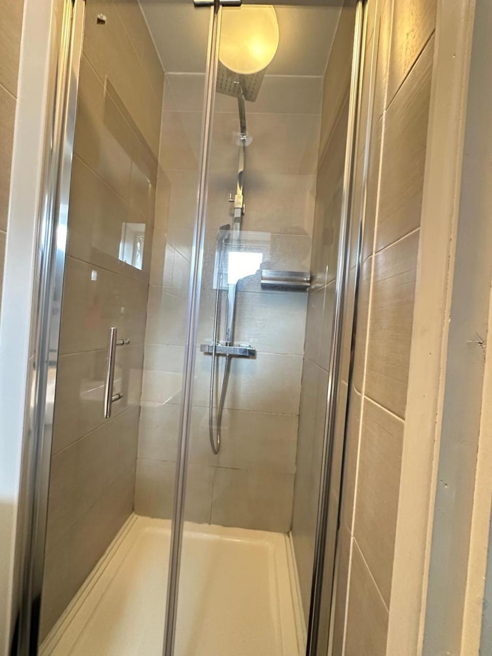 Large Studio With Extra Sofa Bed And Private Bath Plus Kitchen Canary Wharf 1 Appartement