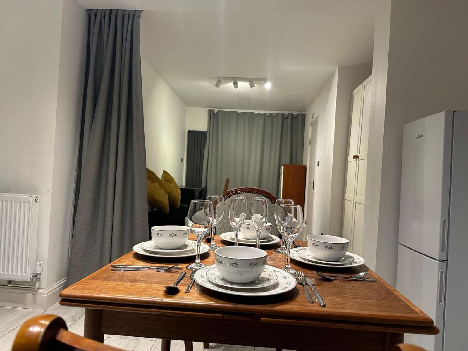 Large Studio With Extra Sofa Bed And Private Bath Plus Kitchen Canary Wharf 1 Londen