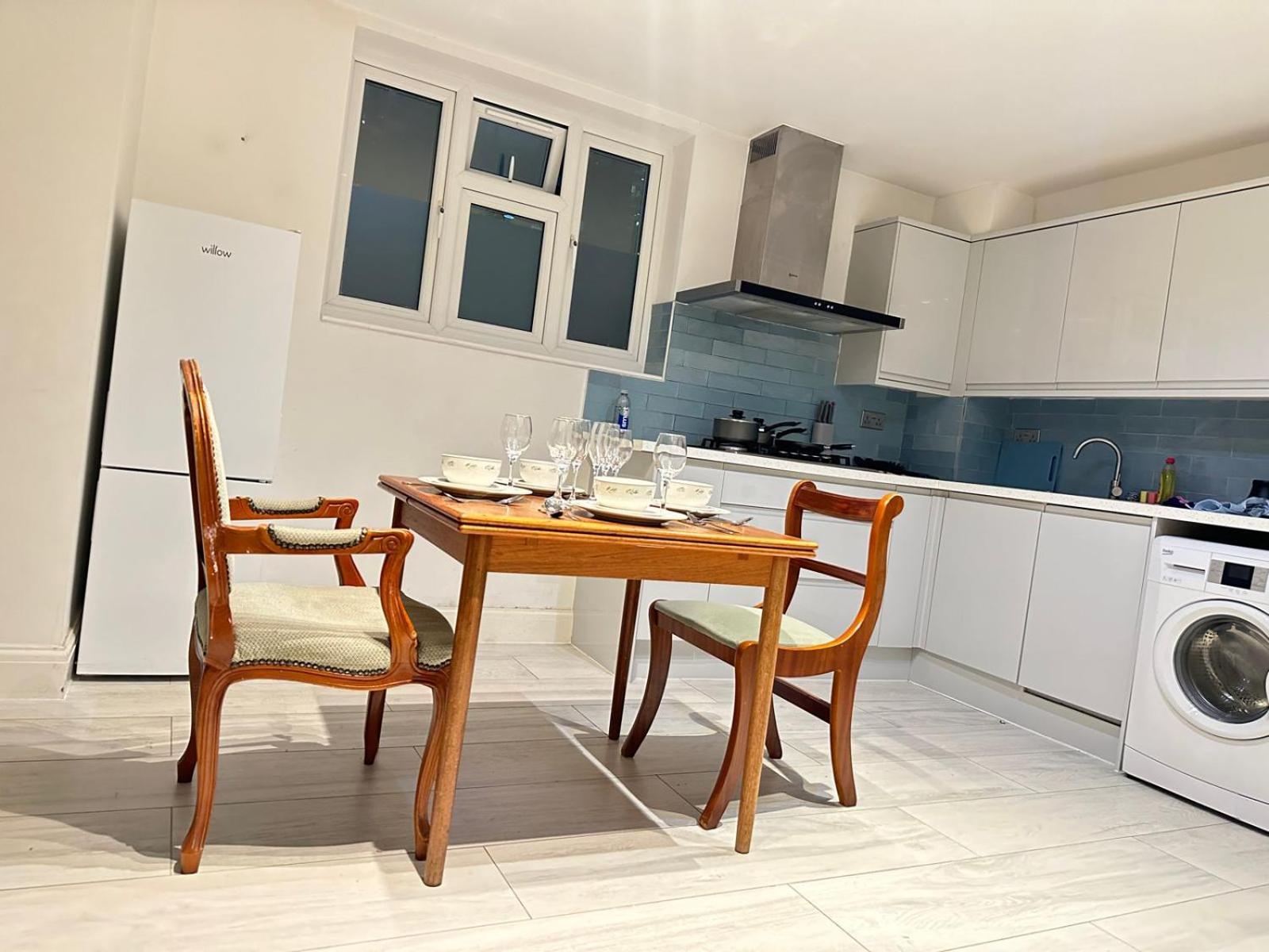 Large Studio With Extra Sofa Bed And Private Bath Plus Kitchen Canary Wharf 1 *