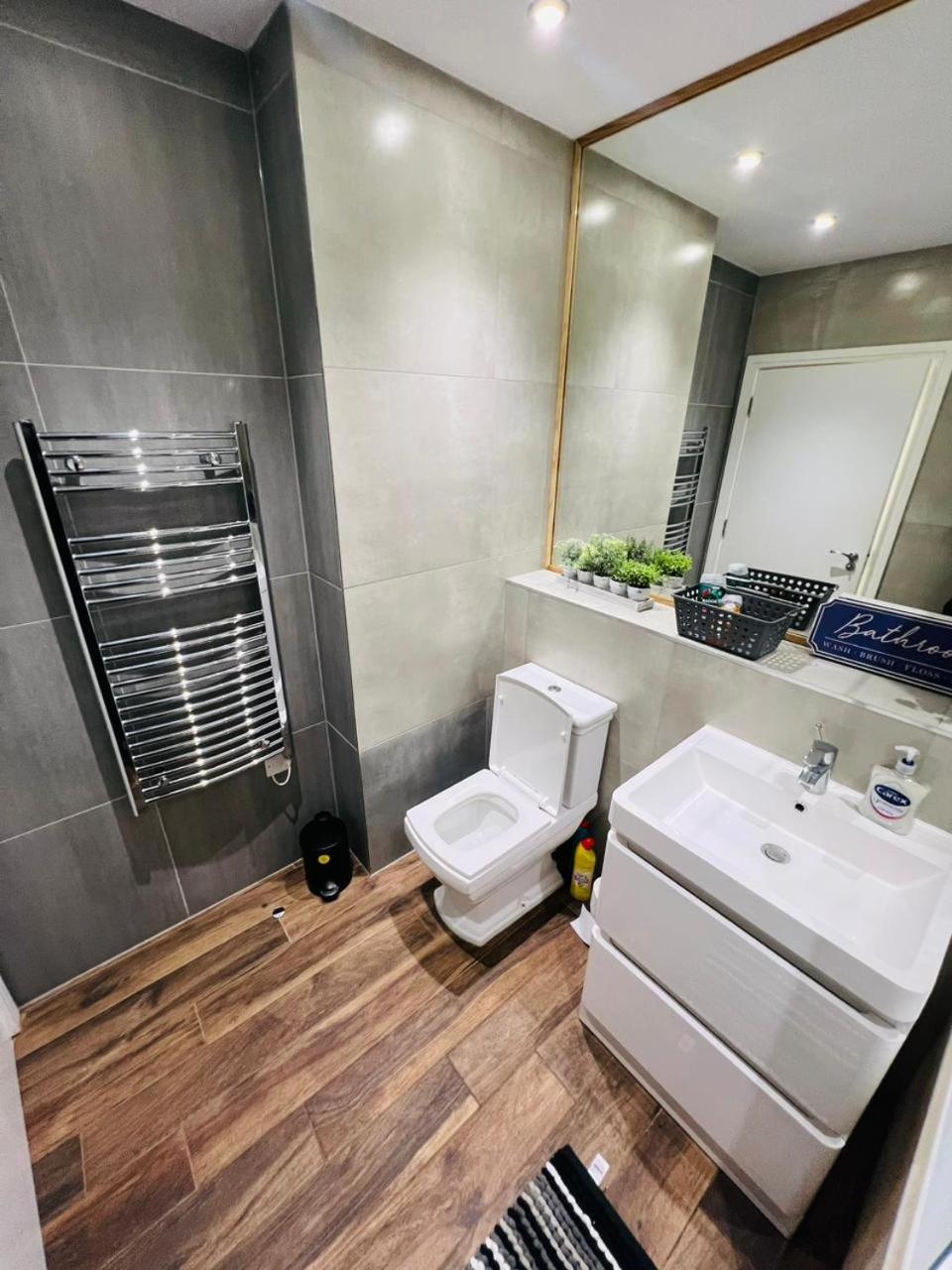 Luxury Near Centre, Near Train Station, E1 Apartamento *