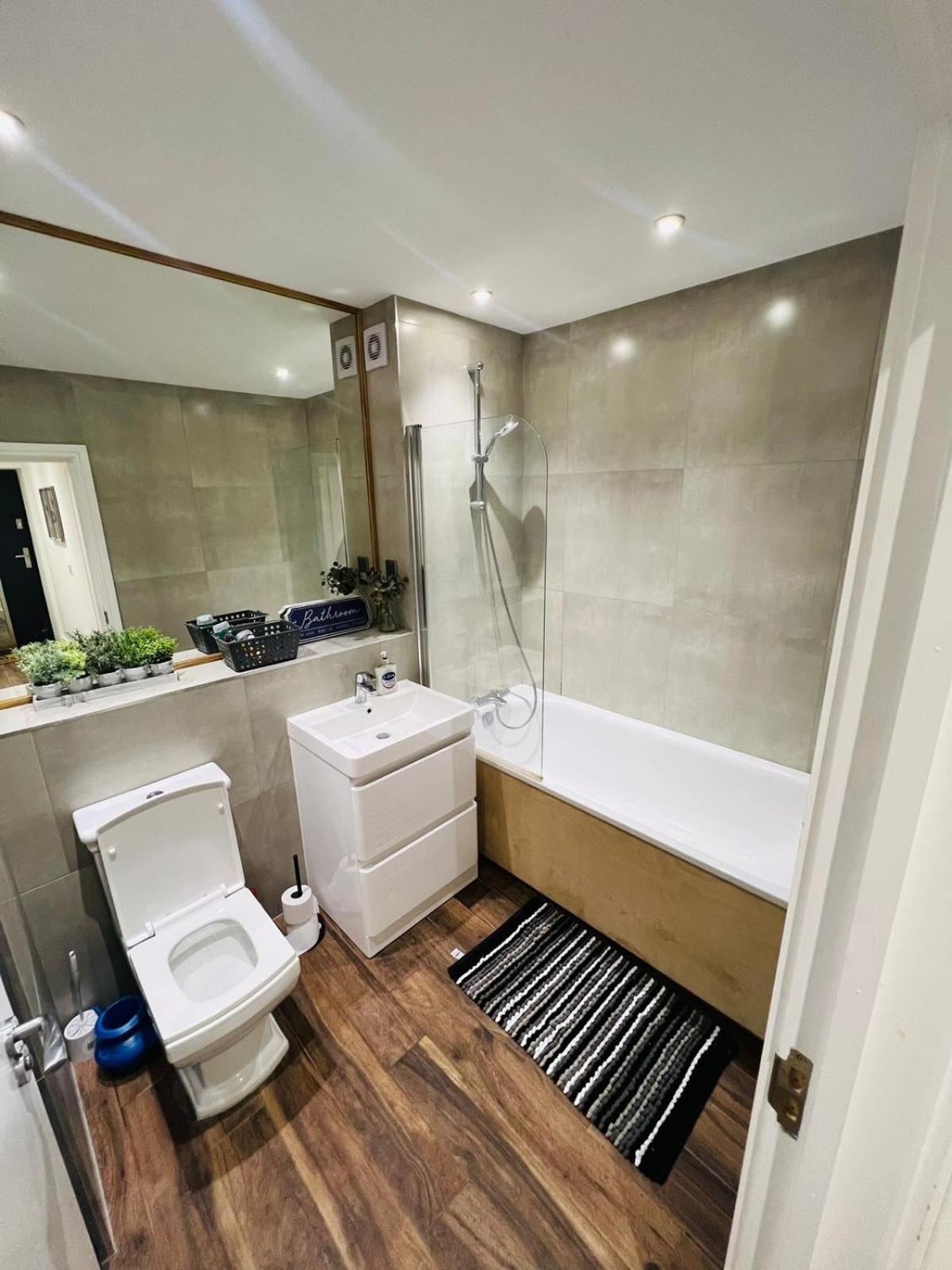 Luxury Near Centre, Near Train Station, E1 Apartamento
