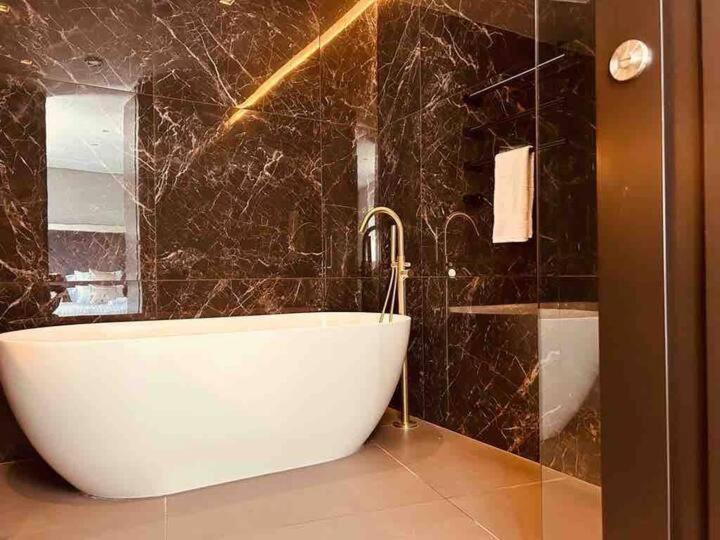 3 Bed 2 Bath Penthouse Hoxton Square With Terrace Apartment London