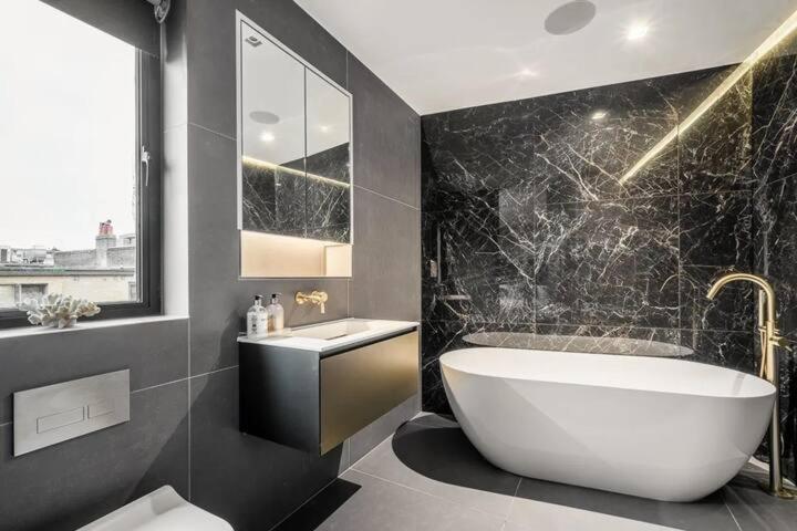 Apartment 3 Bed 2 Bath Penthouse Hoxton Square With Terrace *