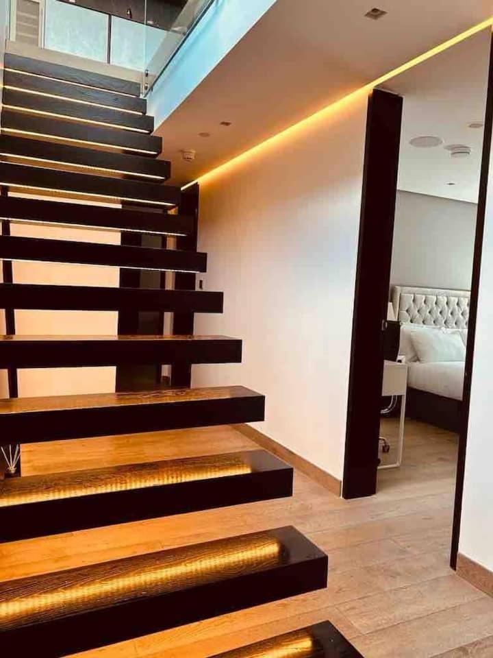 Apartment 3 Bed 2 Bath Penthouse Hoxton Square With Terrace