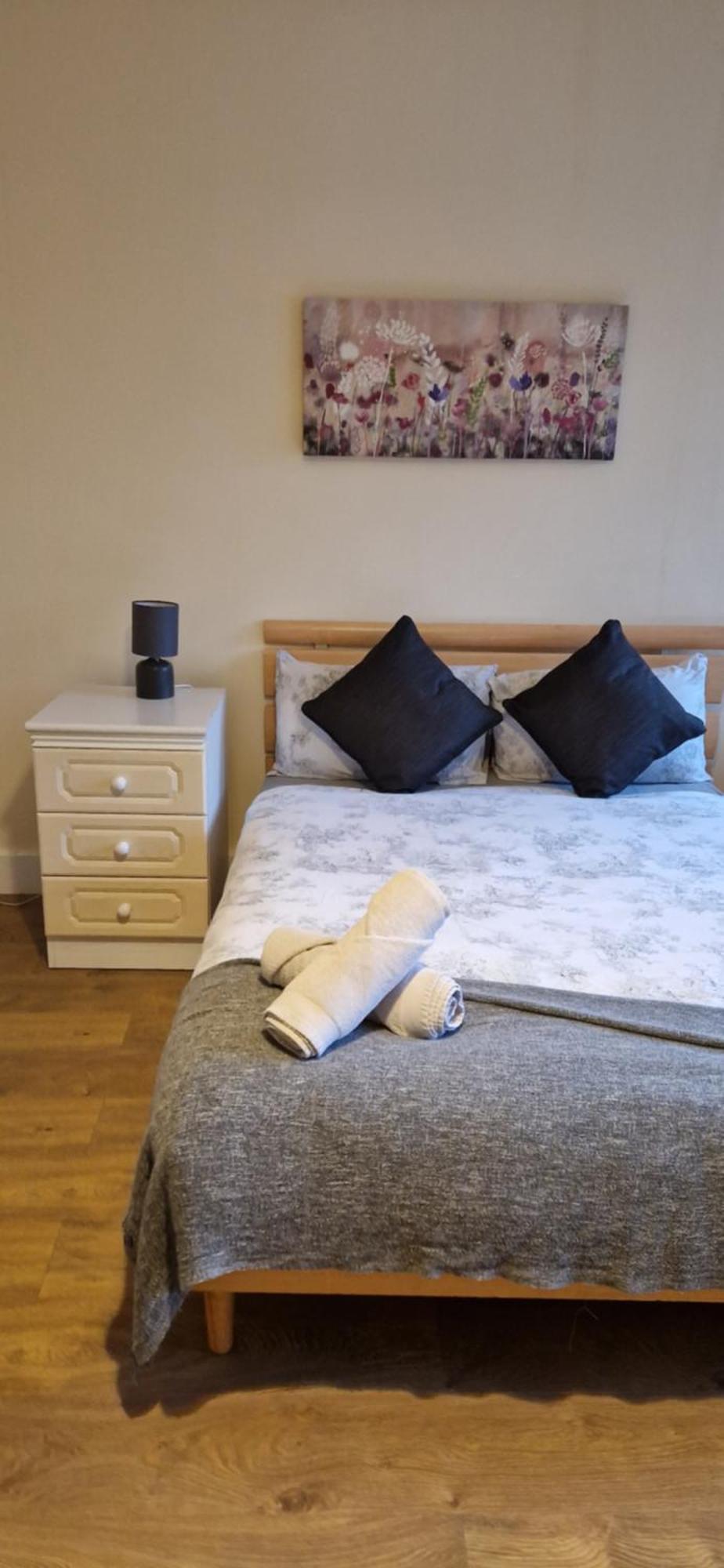 Homestay Affordable In Shared Flat, Bridge *