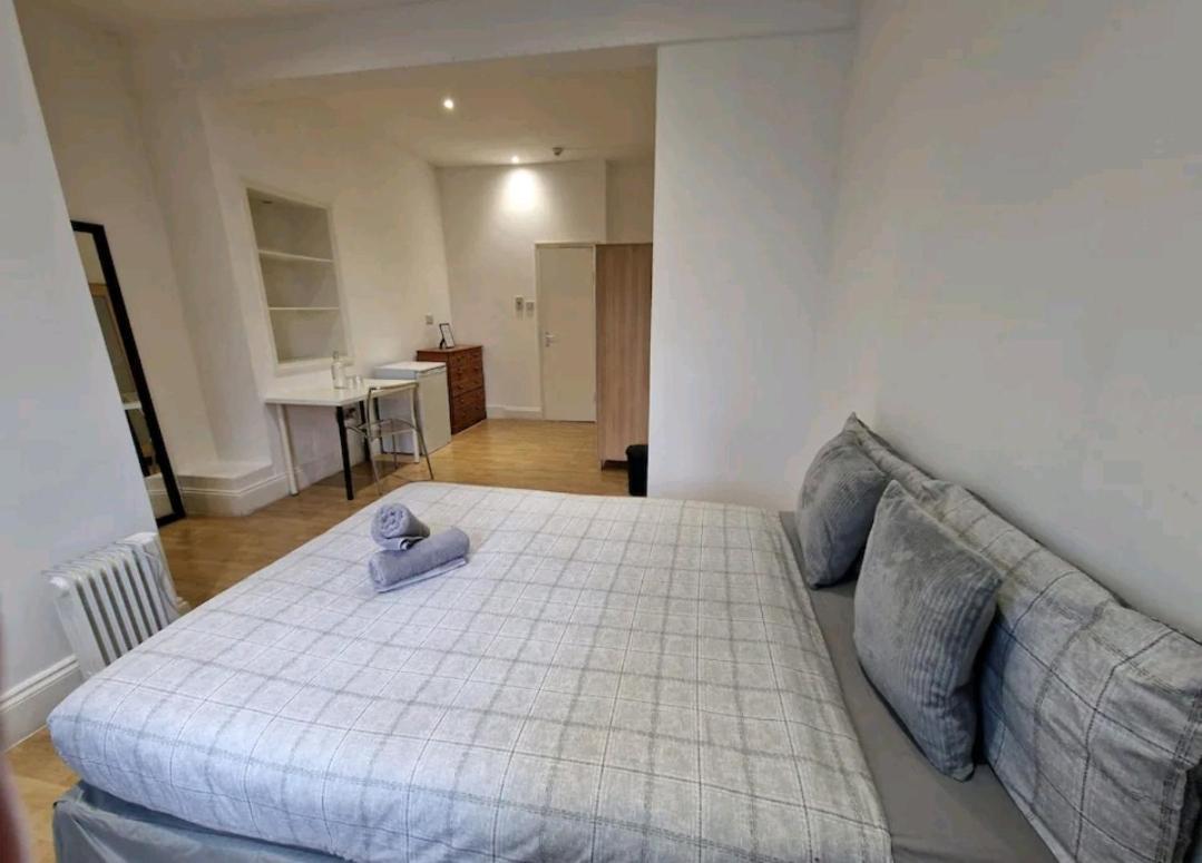 Homestay Affordable In Shared Flat, Bridge
