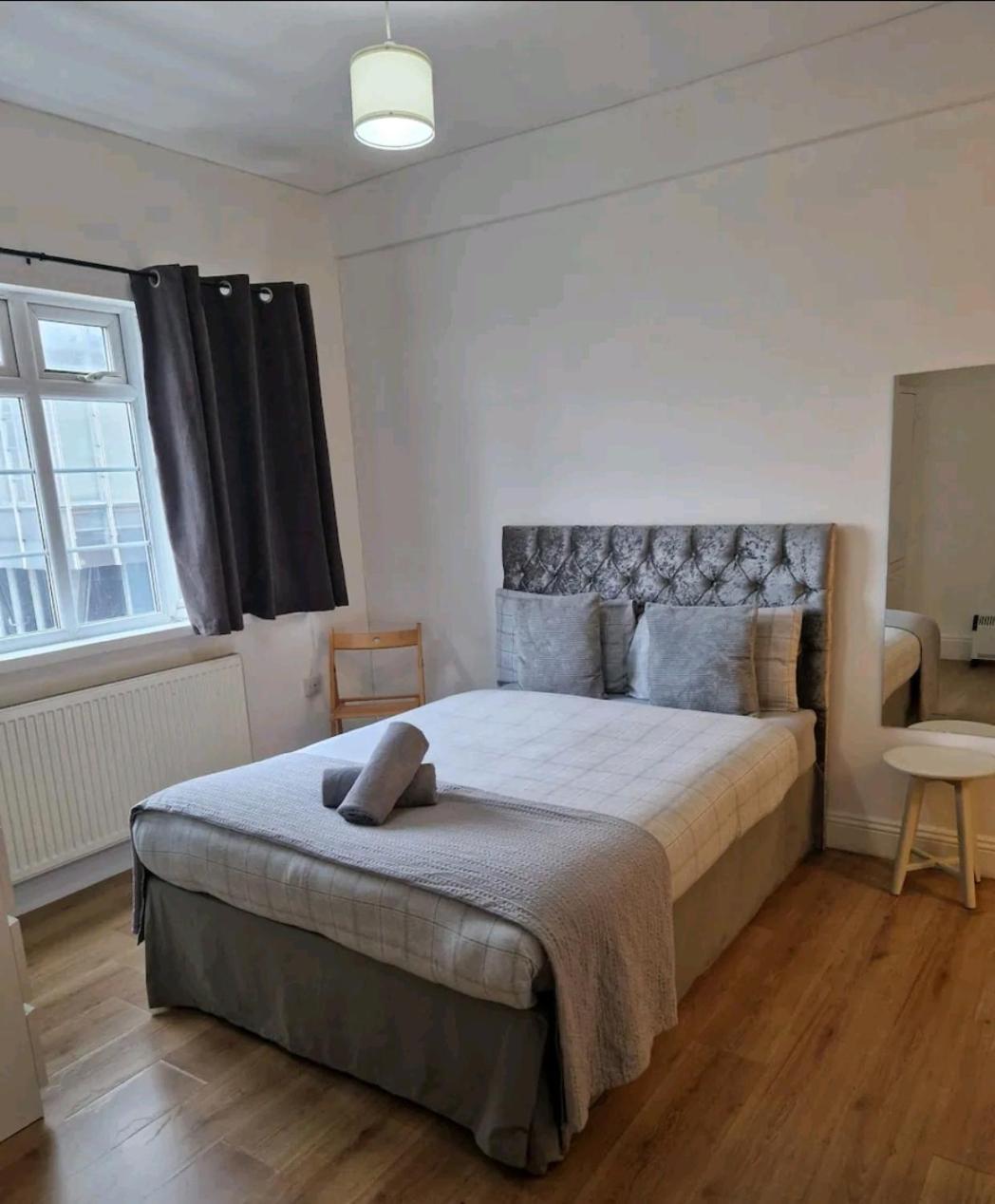 Affordable In Shared Flat, Bridge * London