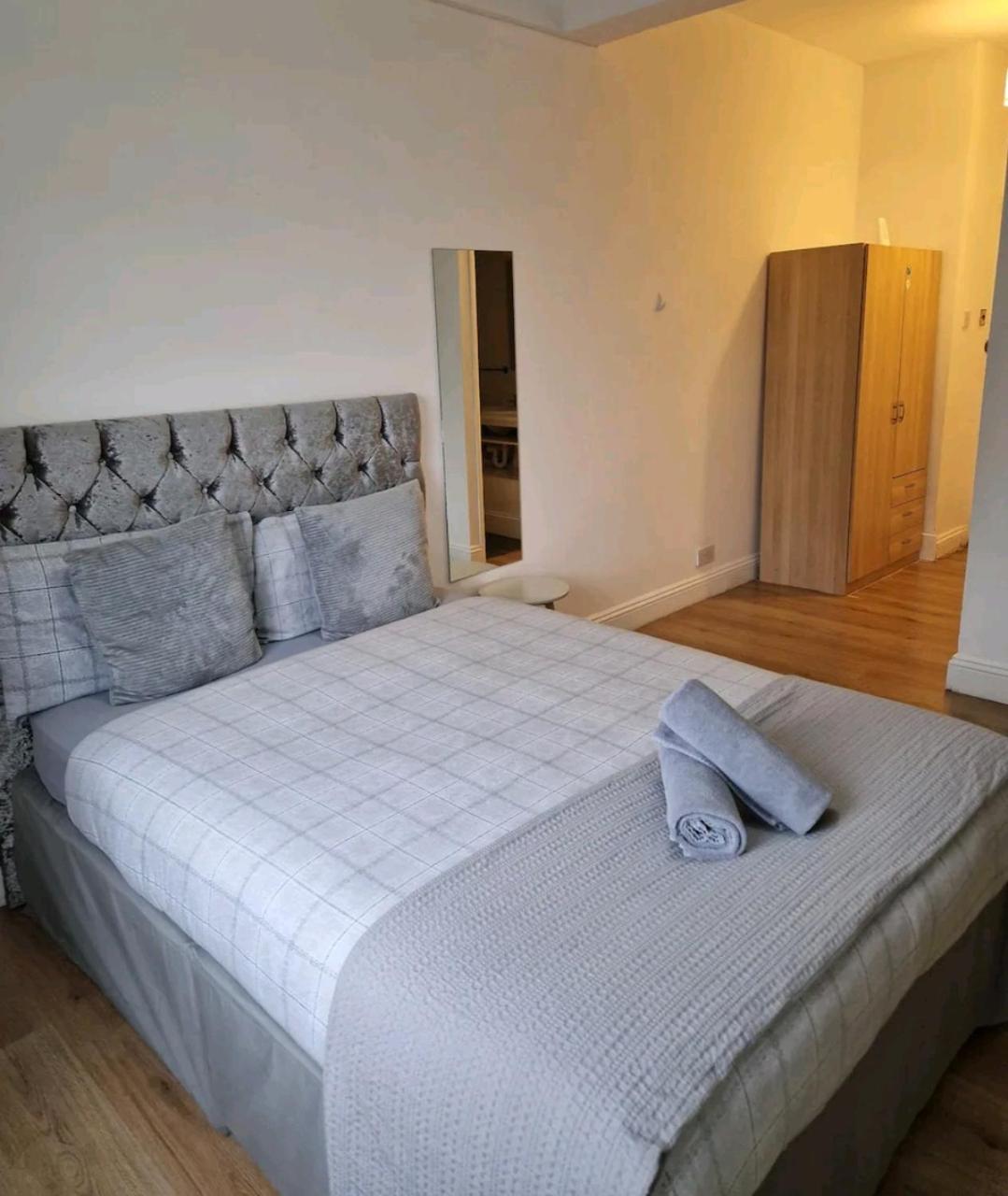 Affordable In Shared Flat, Bridge Homestay *