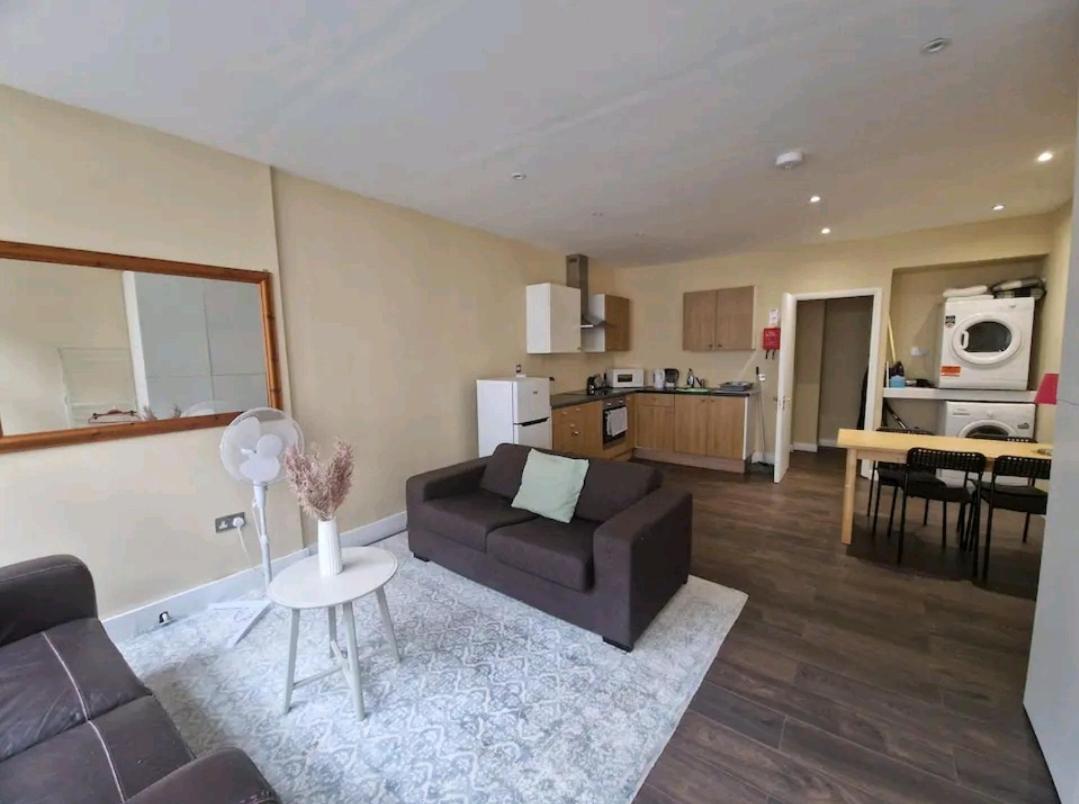 Homestay Affordable In Shared Flat, Bridge
