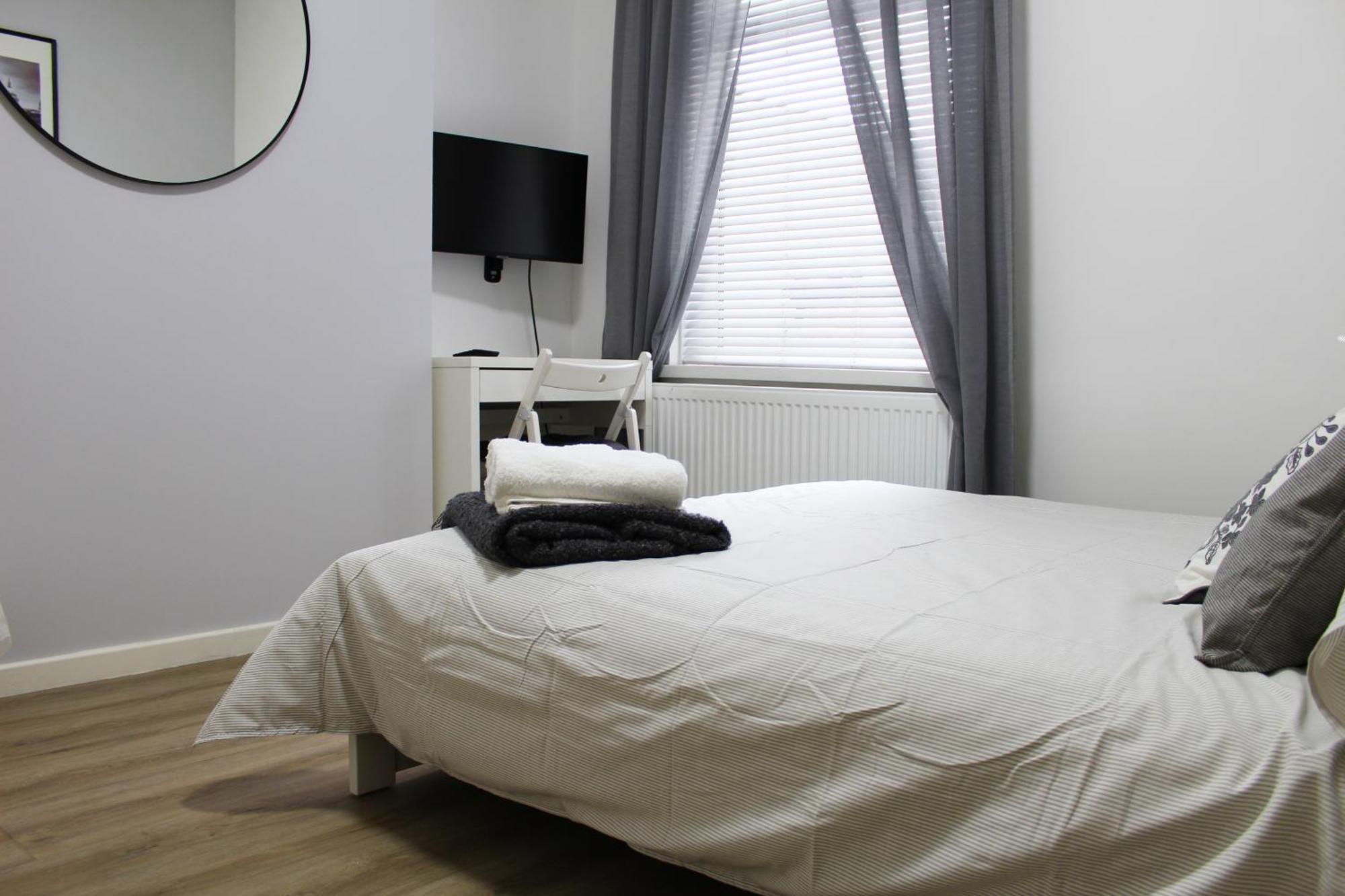 Modern Ground Floor Flat - 15 Min To Central London