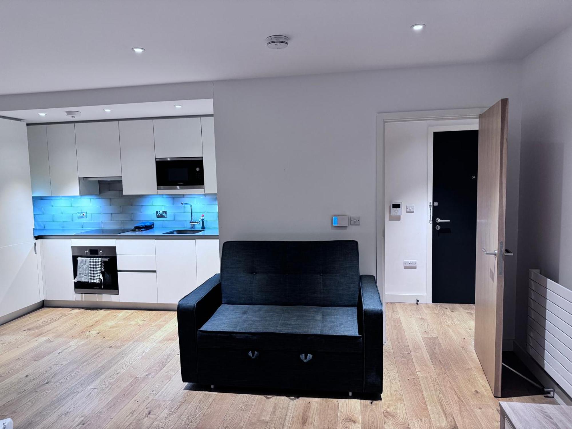 Canning Town Hub Aptmt * London