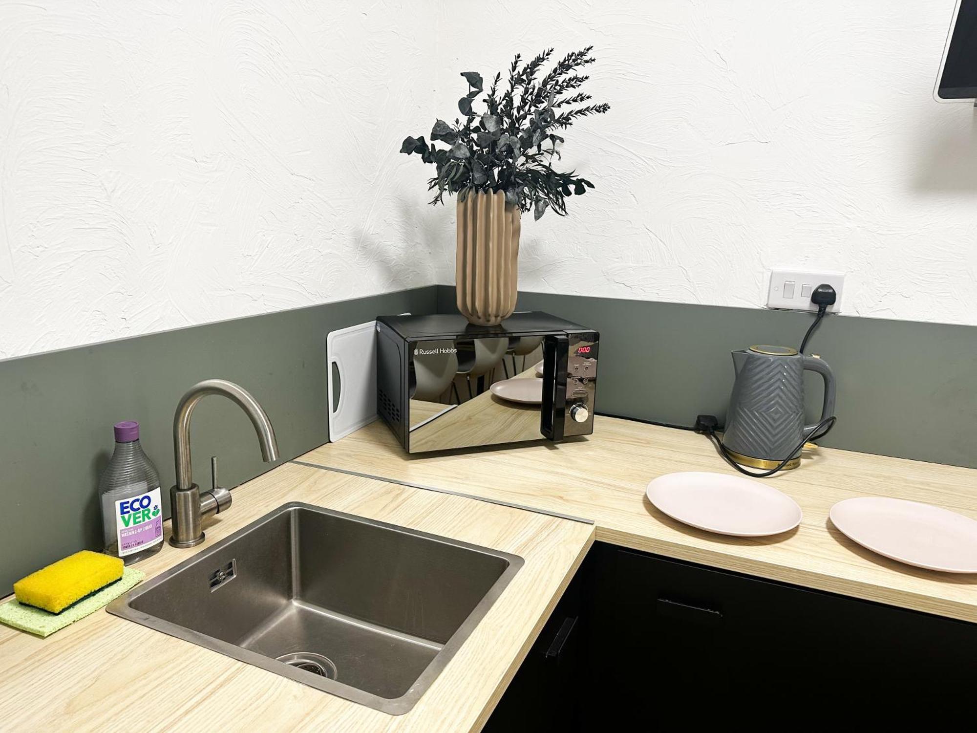 Flat 1 In Aldgate Apartment *