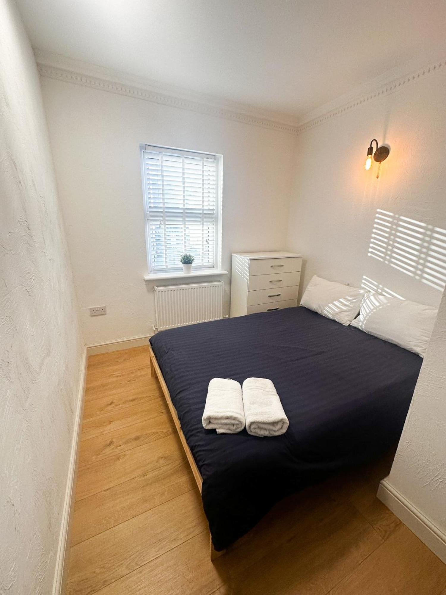 Flat 1 In Aldgate Apartment