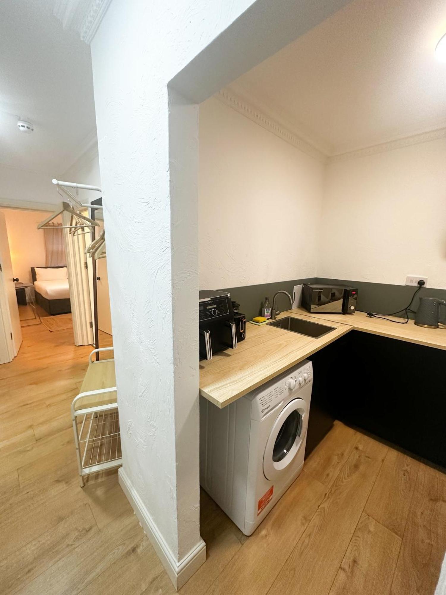 Flat 1 In Aldgate *