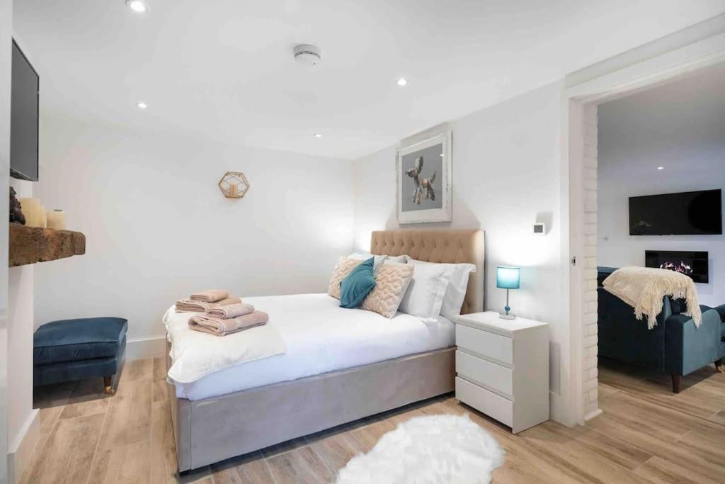 Luxury 2 Bedroom With Private Terrace & Parking - Wanstead, Escape In * Londres