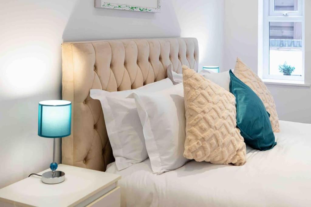 Appartement Luxury 2 Bedroom With Private Terrace & Parking - Wanstead, Escape In *