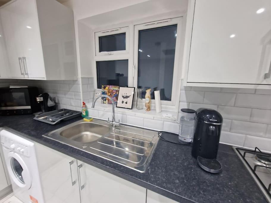 Modern Flat On Lea Bridge Road. * Londres