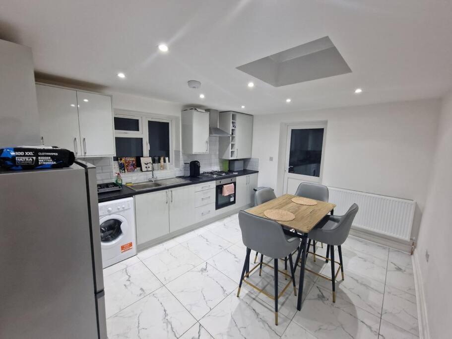 Modern Flat On Lea Bridge Road. Appartement