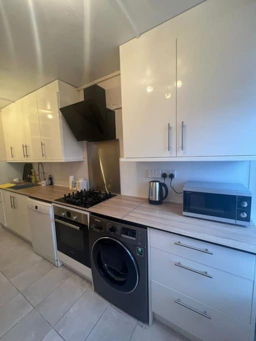 Flat, In Haggerston N1, London
