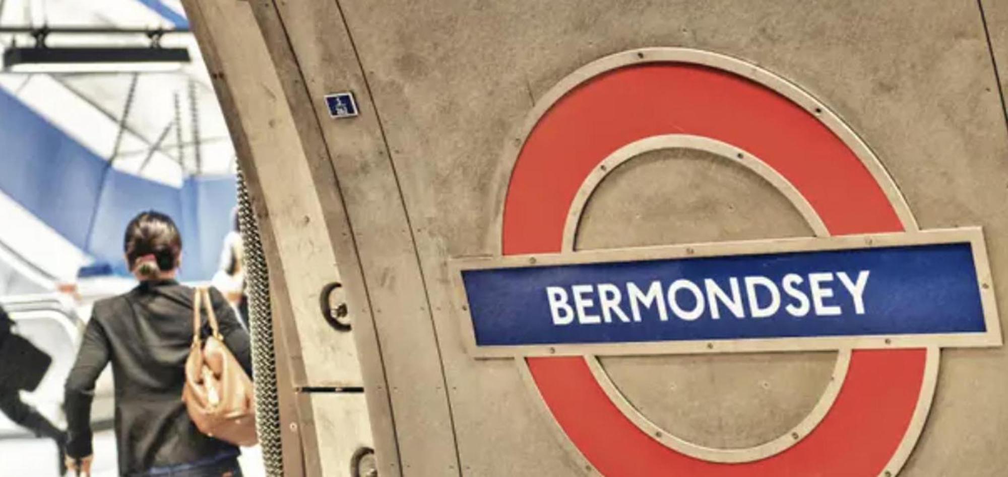 Bermondsey 4 People In The Center * Londres