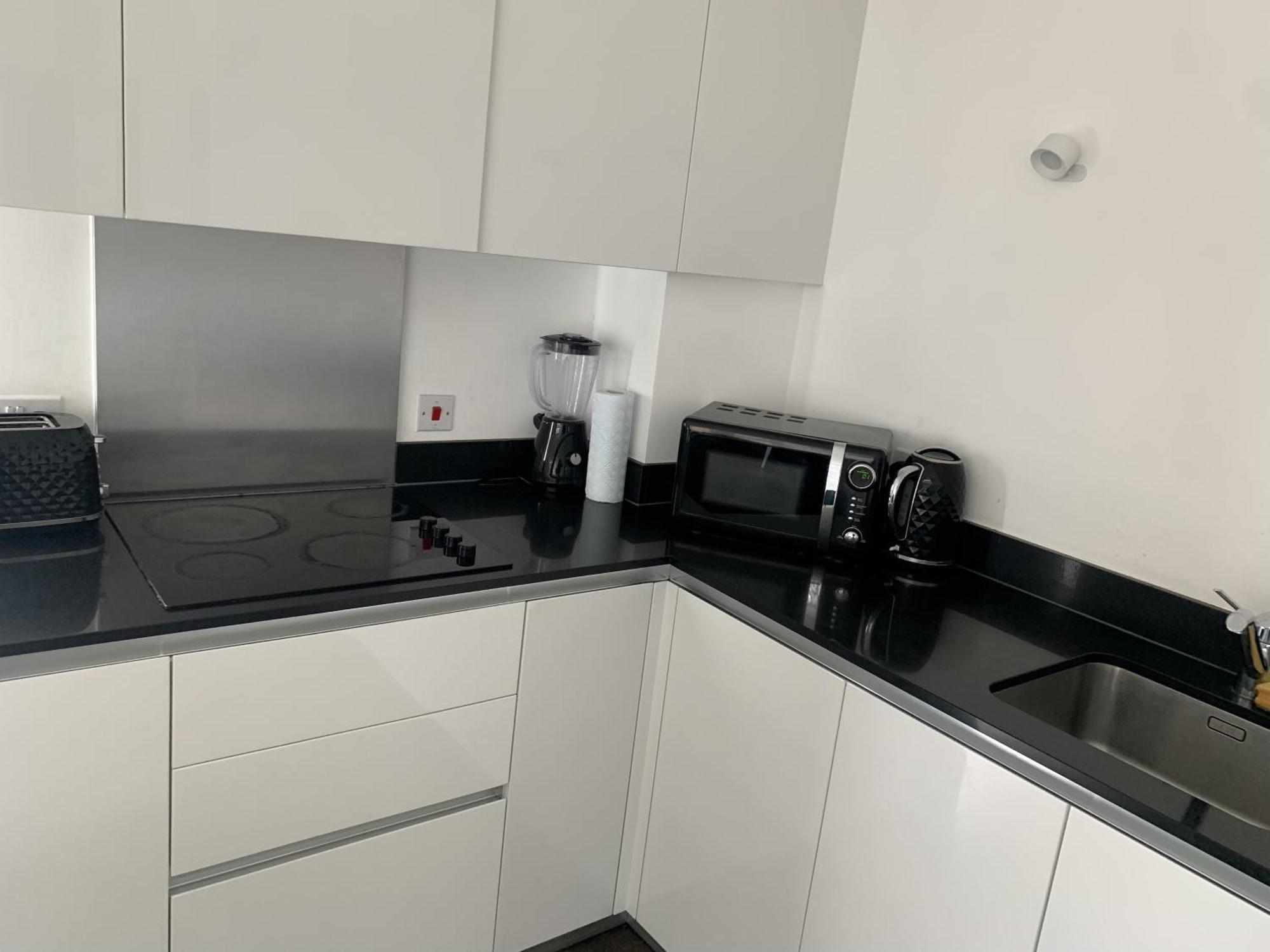2 Bedroom 2 Bath 1 Ensuite In Roya Asenal Beautiful Views & Parking Apartment London