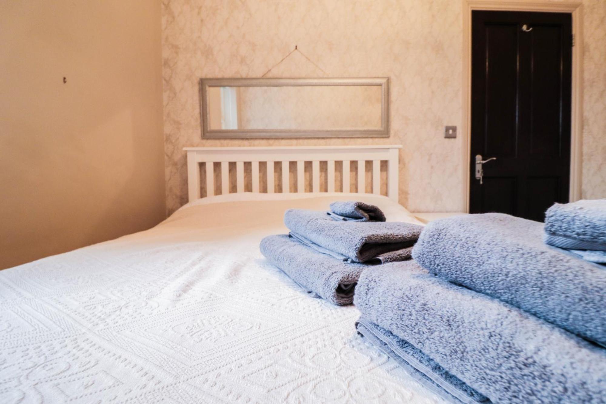 Ferienhaus Chic 3-bedroom Family Retreat In Stratford, Fast Internet And Near Shops *
