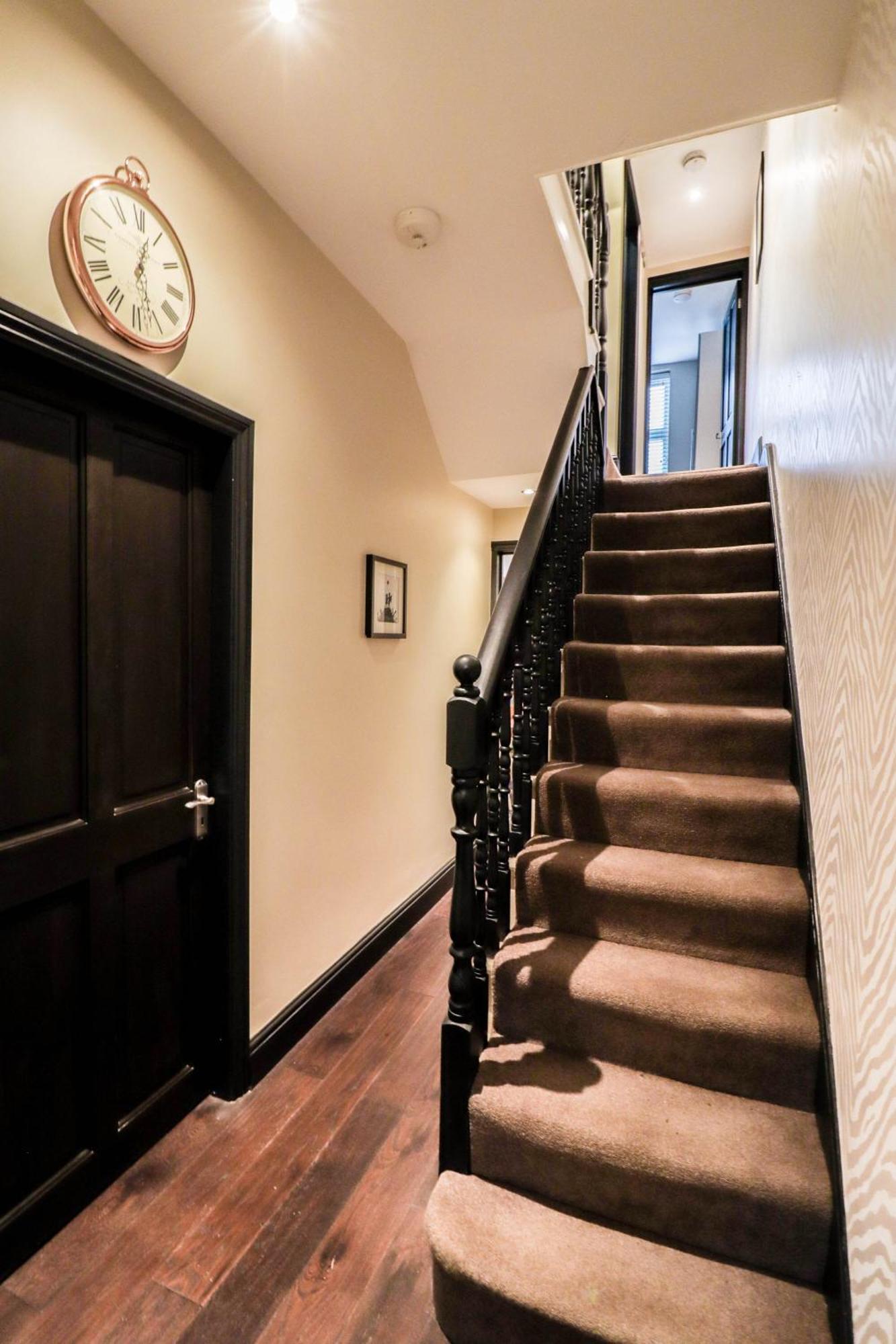Chic 3-bedroom Family Retreat In Stratford, Fast Internet And Near Shops Ferienhaus