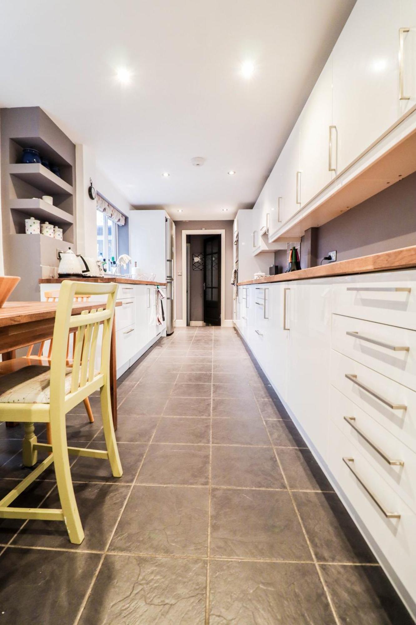Ferienhaus Chic 3-bedroom Family Retreat In Stratford, Fast Internet And Near Shops London