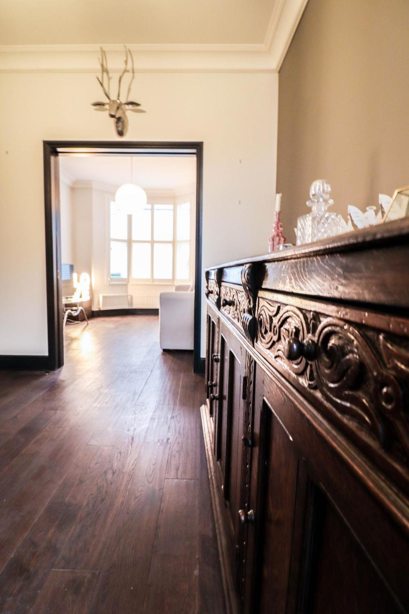 Chic 3-bedroom Family Retreat In Stratford, Fast Internet And Near Shops Ferienhaus *