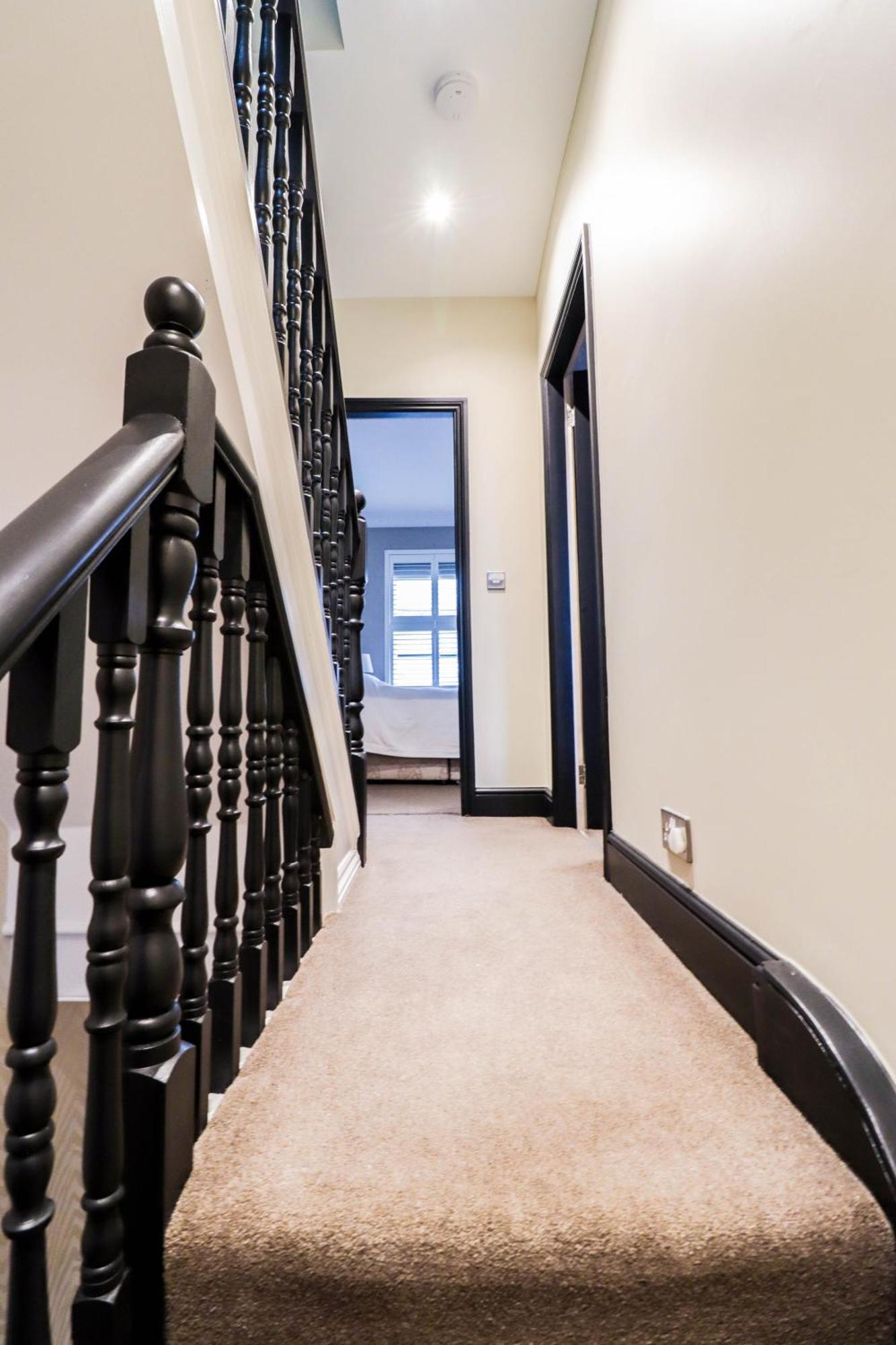 Ferienhaus Chic 3-bedroom Family Retreat In Stratford, Fast Internet And Near Shops *