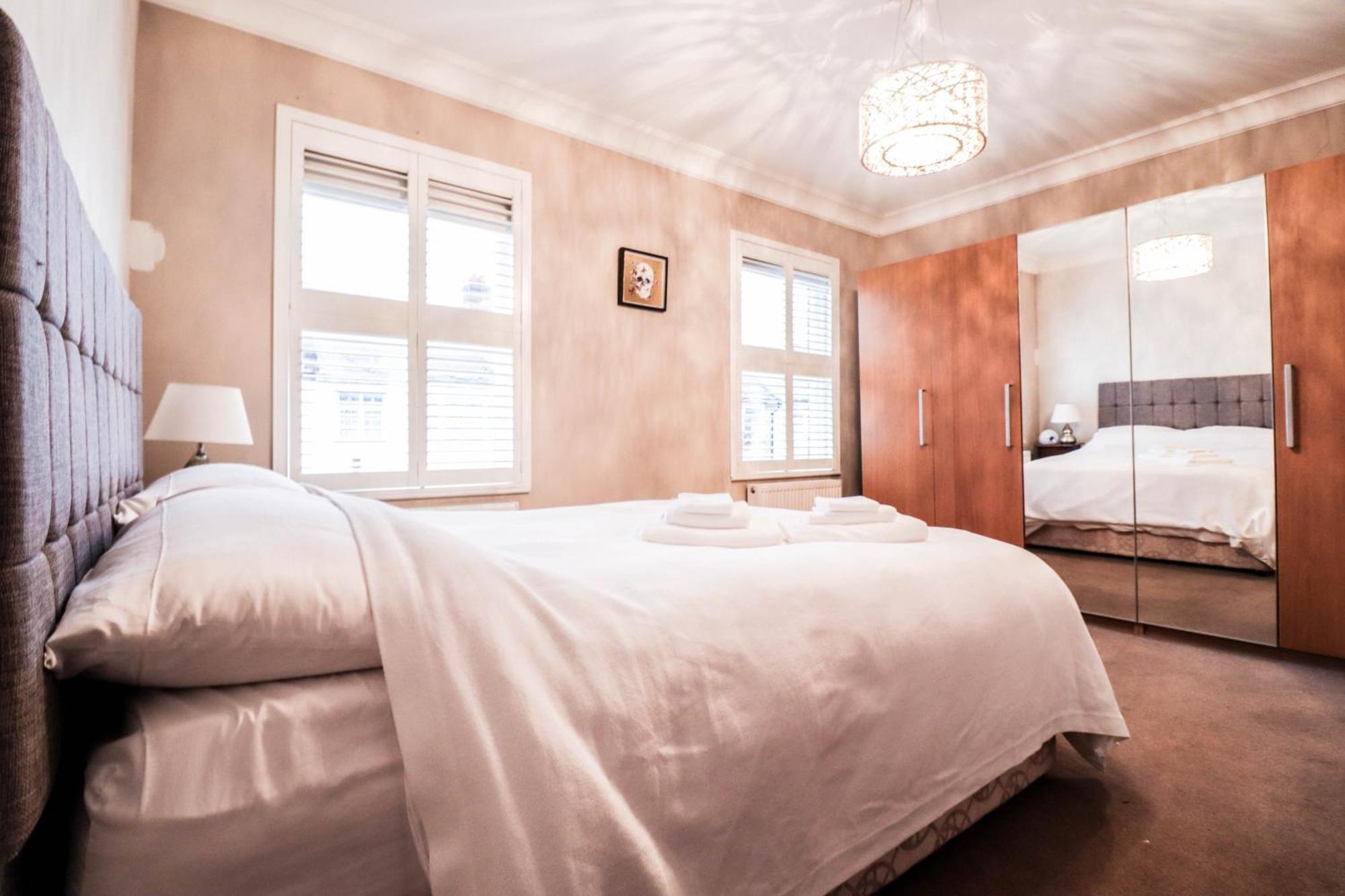 Chic 3-bedroom Family Retreat In Stratford, Fast Internet And Near Shops Ferienhaus *
