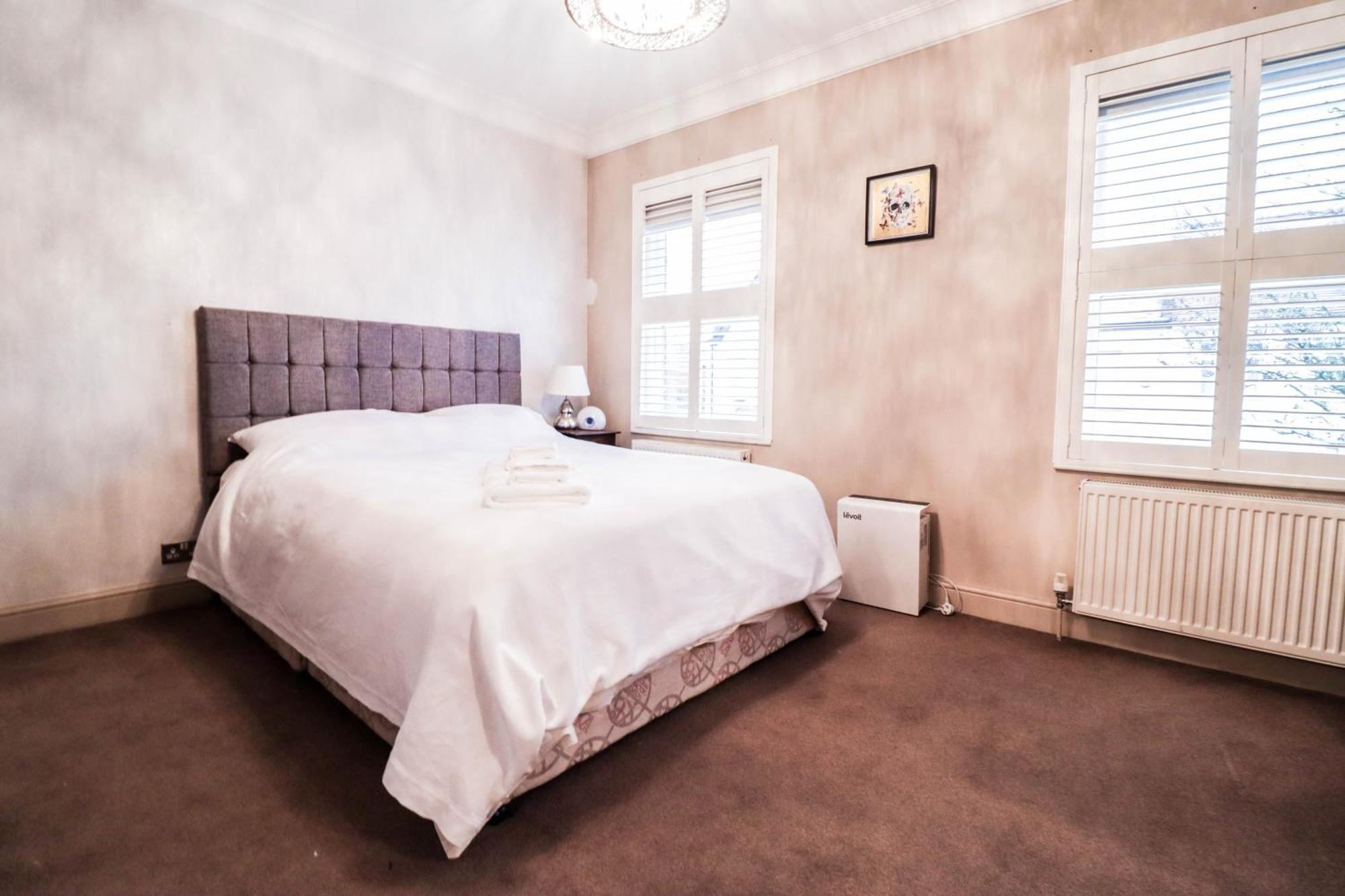 Chic 3-bedroom Family Retreat In Stratford, Fast Internet And Near Shops Ferienhaus London