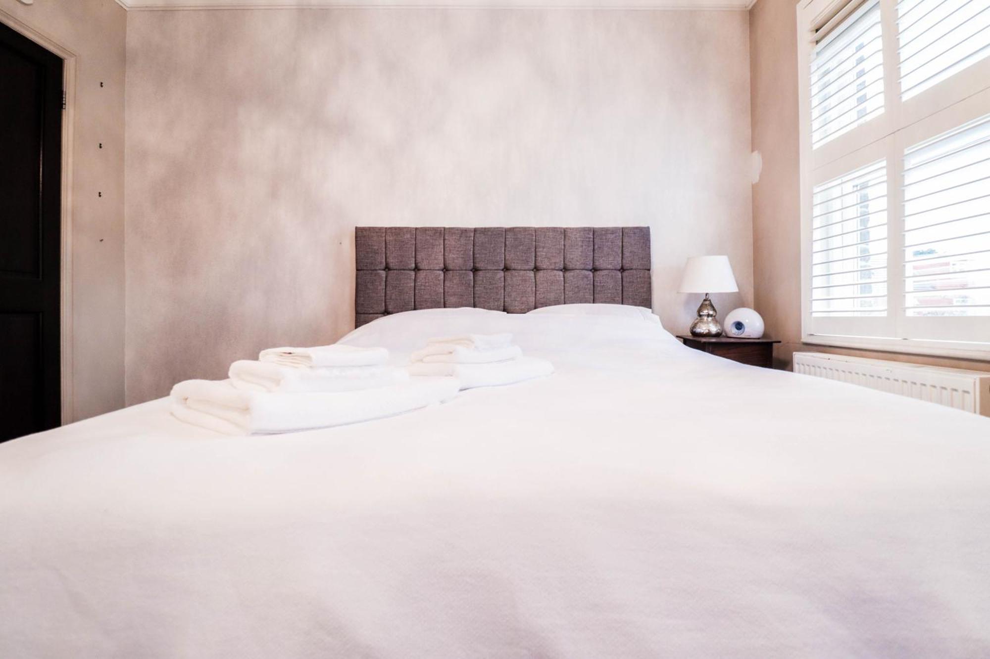 Ferienhaus Chic 3-bedroom Family Retreat In Stratford, Fast Internet And Near Shops *