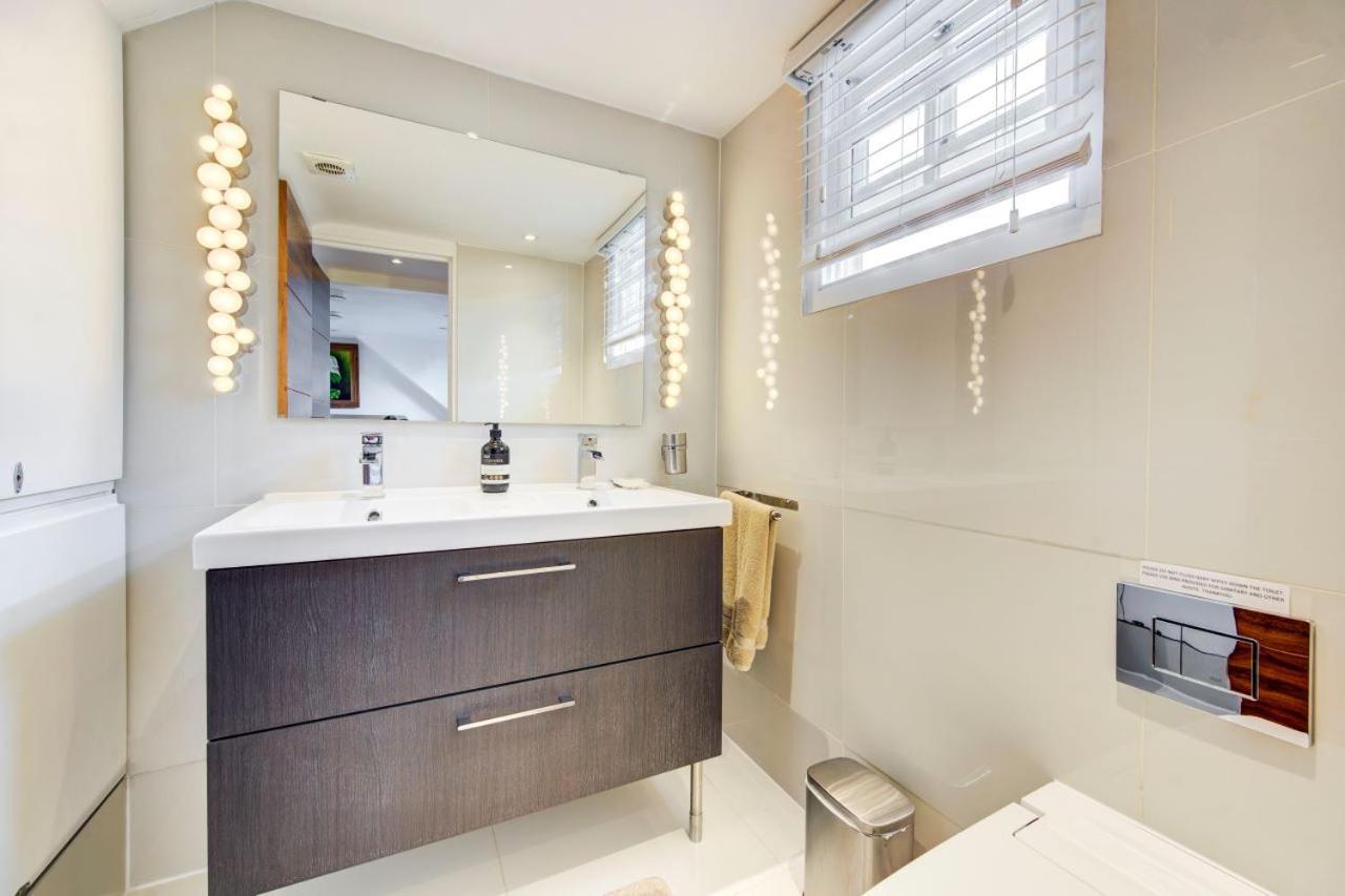 Stunning 4 Bedroom, 3 Bathroom House With Private Hottub & Gym - Escape London, In Lonon Londres