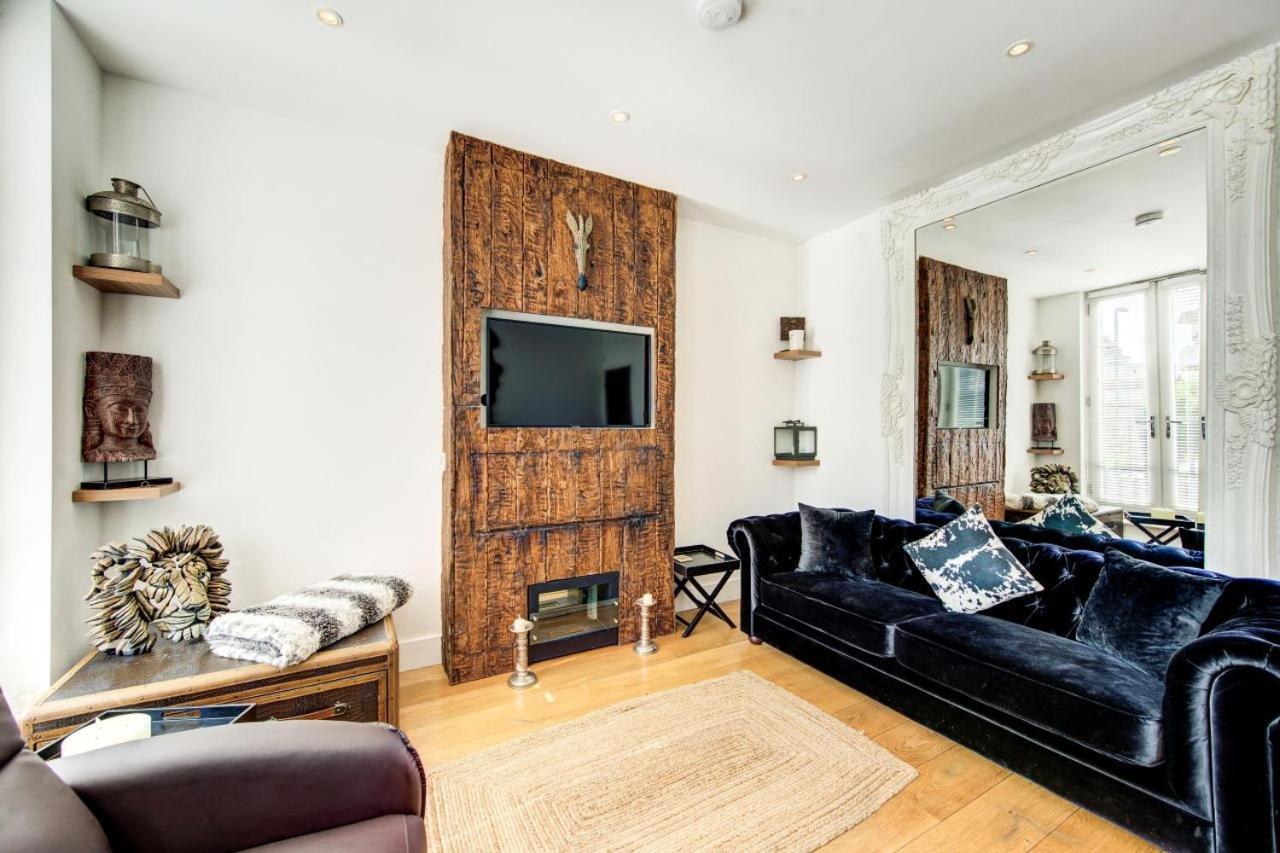 Hébergement de vacances Stunning 4 Bedroom, 3 Bathroom House With Private Hottub & Gym - Escape London, In Lonon *