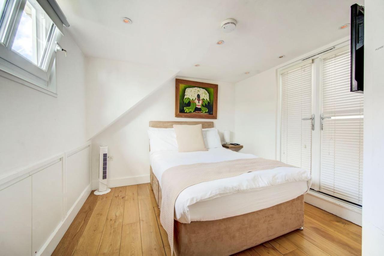 Stunning 4 Bedroom, 3 Bathroom House With Private Hottub & Gym - Escape London, In Lonon Londres