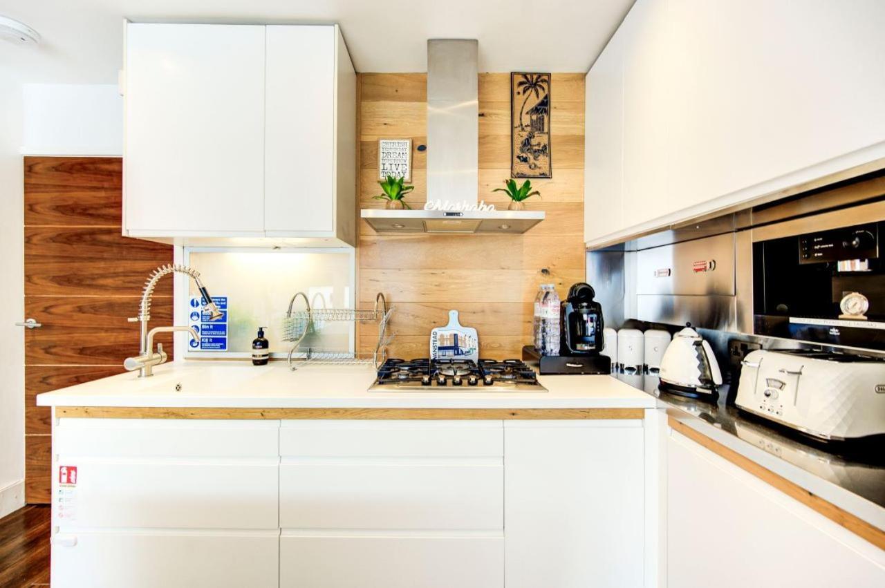 Hébergement de vacances Stunning 4 Bedroom, 3 Bathroom House With Private Hottub & Gym - Escape London, In Lonon Londres