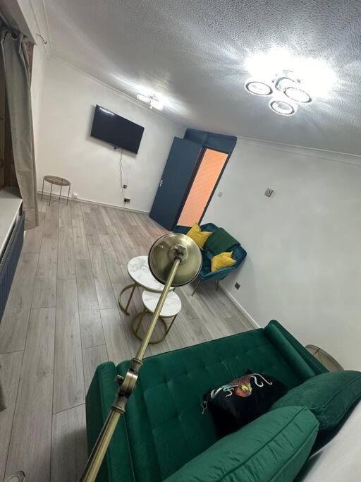 2 Bedrooms In Plaistow Near Tube To * Londres