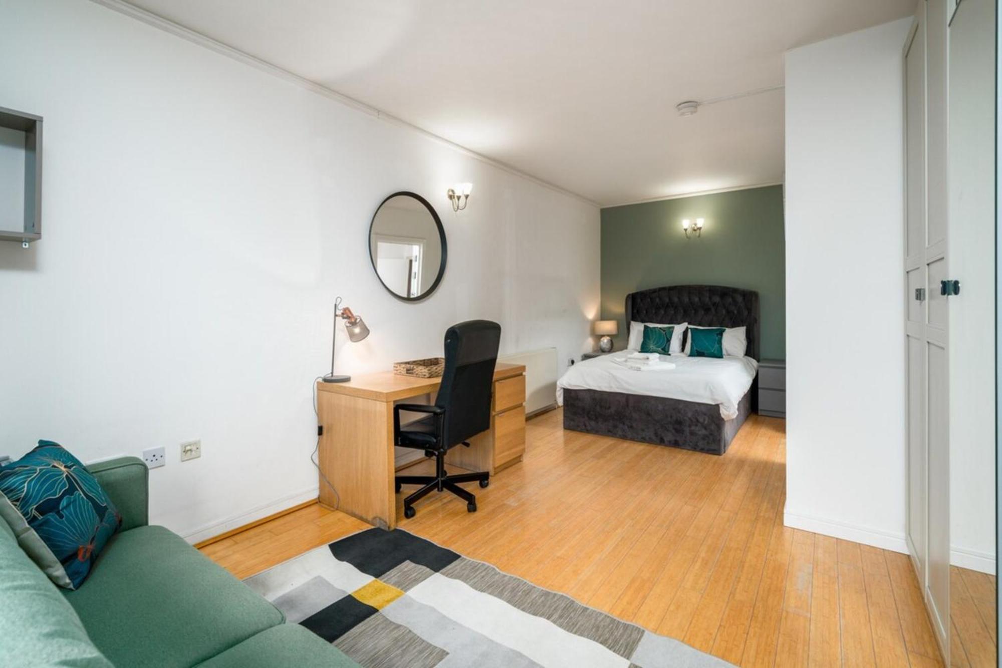Lovely 3bd Flat, Parking, Sleeps Six Close To O2 London