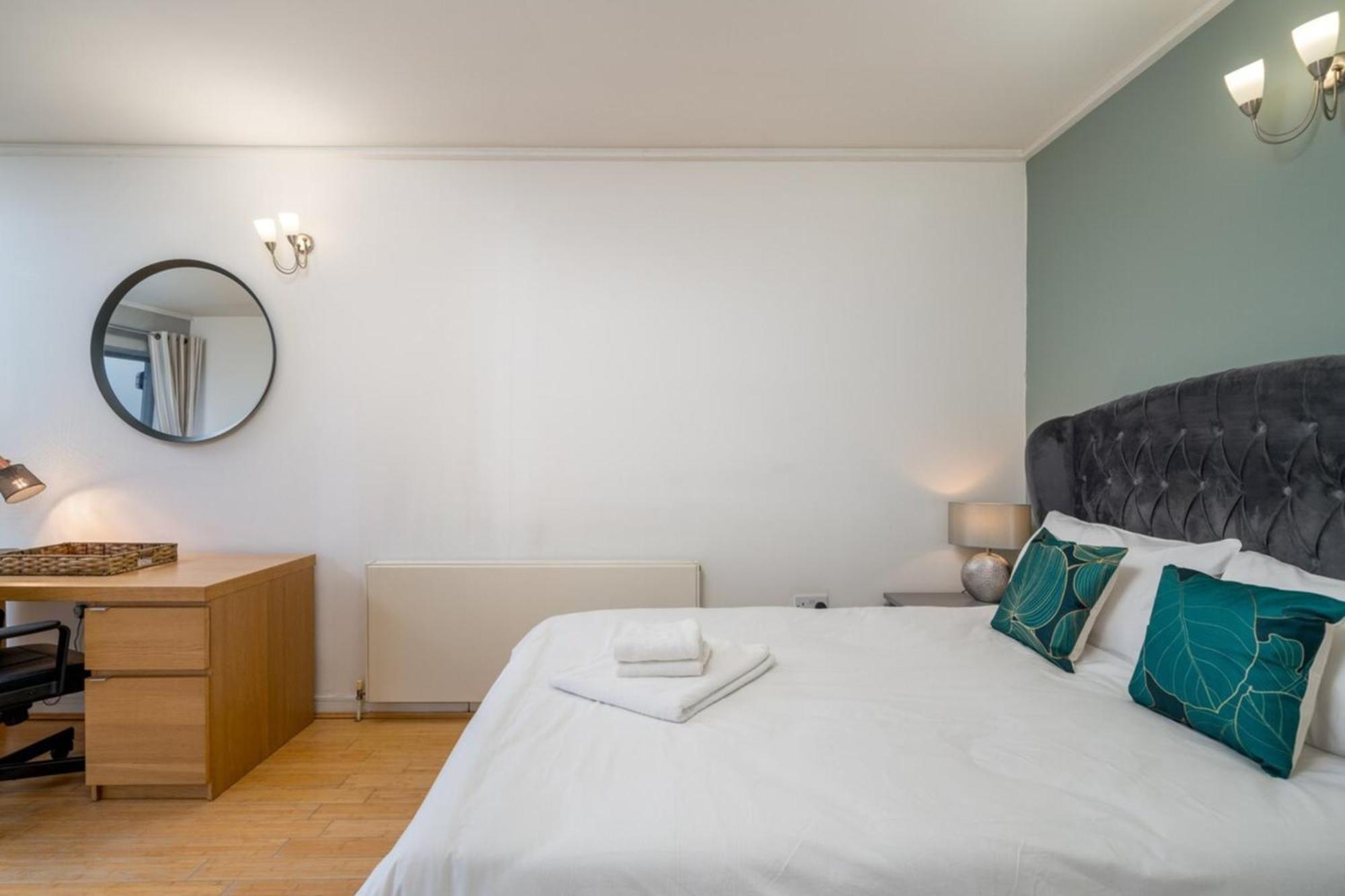 Lovely 3bd Flat, Parking, Sleeps Six Close To O2 Apartment