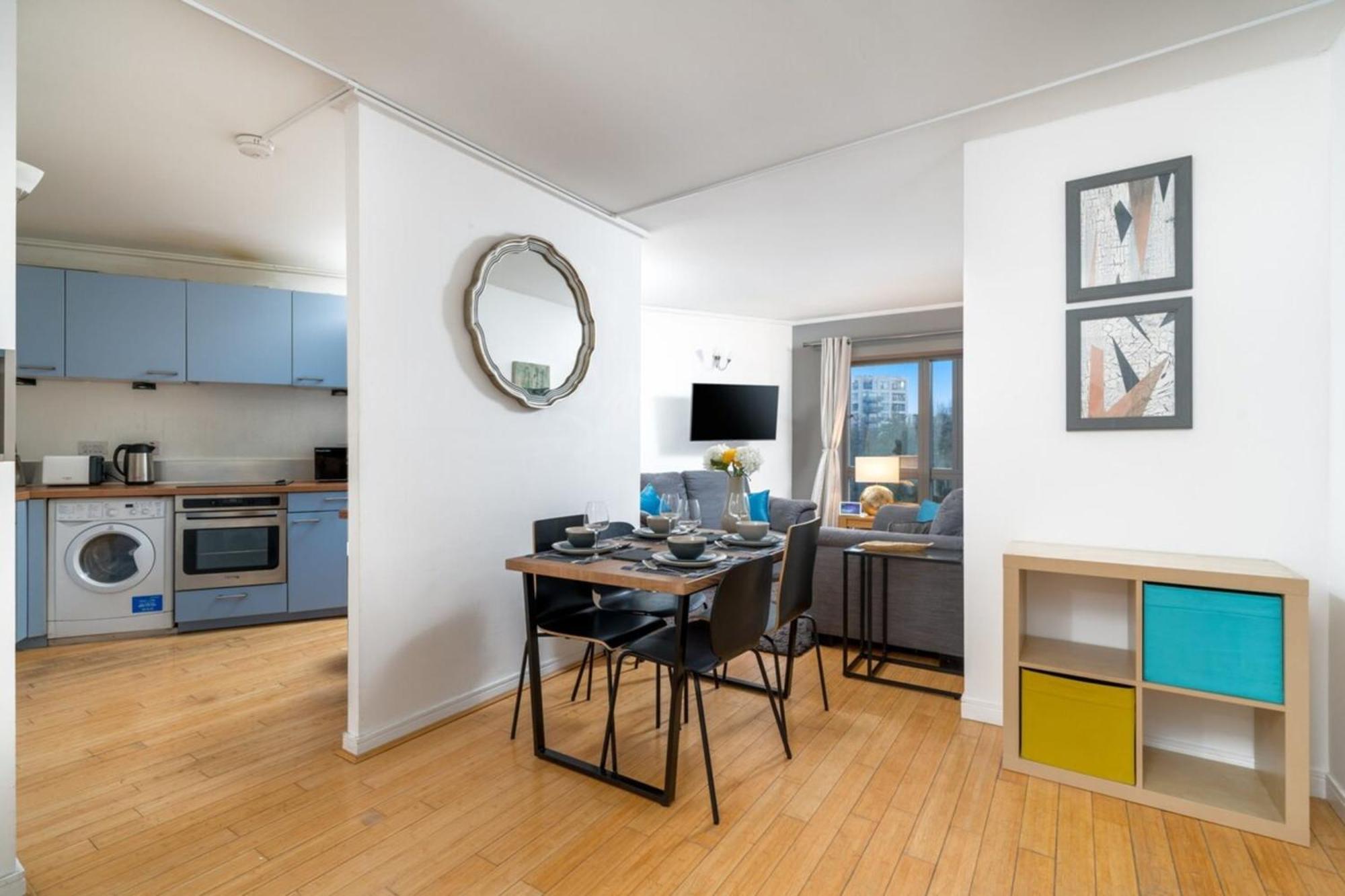 Lovely 3bd Flat, Parking, Sleeps Six Close To O2
