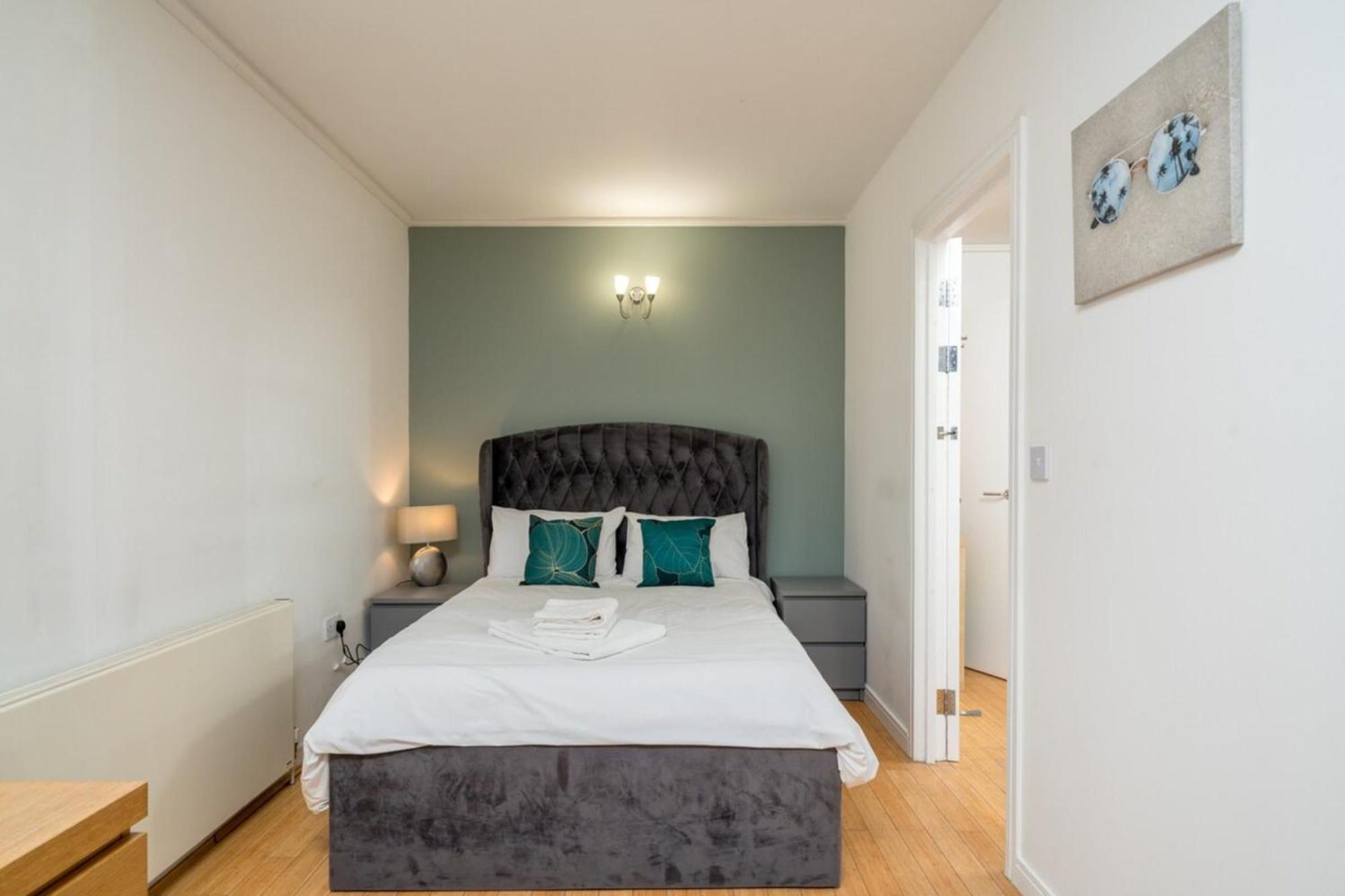 Lovely 3bd Flat, Parking, Sleeps Six Close To O2 * London