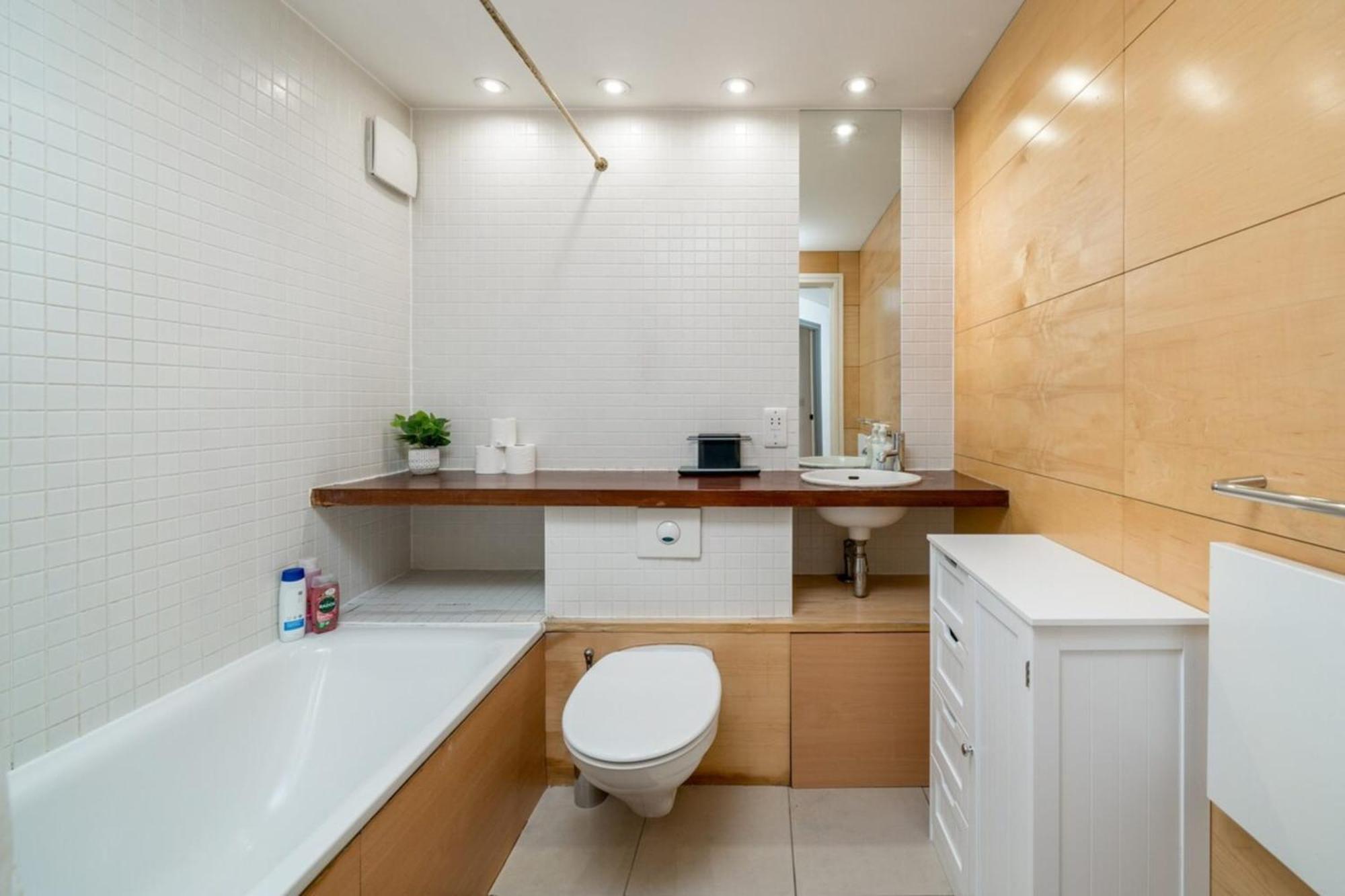 Lovely 3bd Flat, Parking, Sleeps Six Close To O2 Apartment *