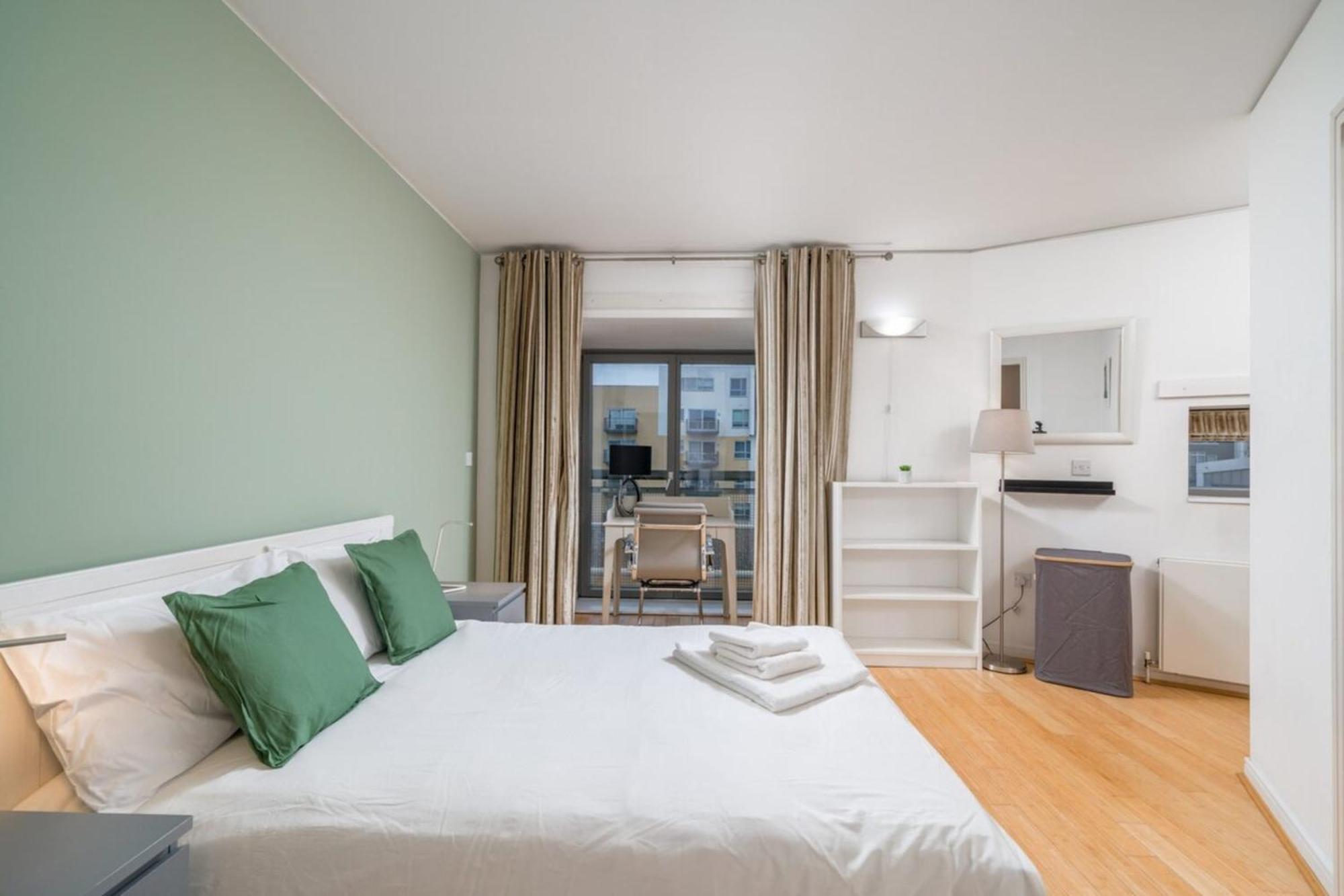 Lovely 3bd Flat, Parking, Sleeps Six Close To O2 London