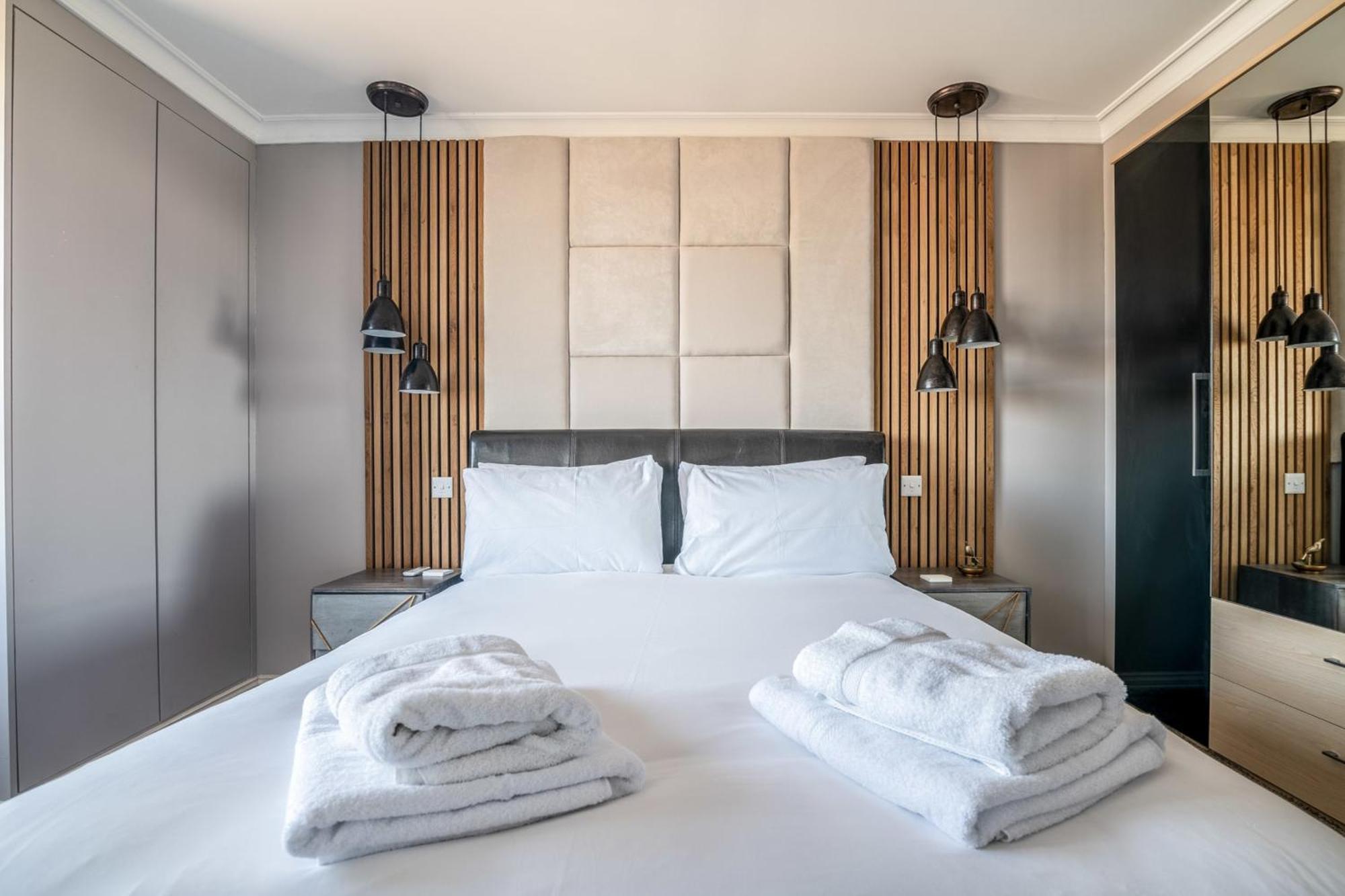 Canary Wharf Retreat With Free Secure Parking *