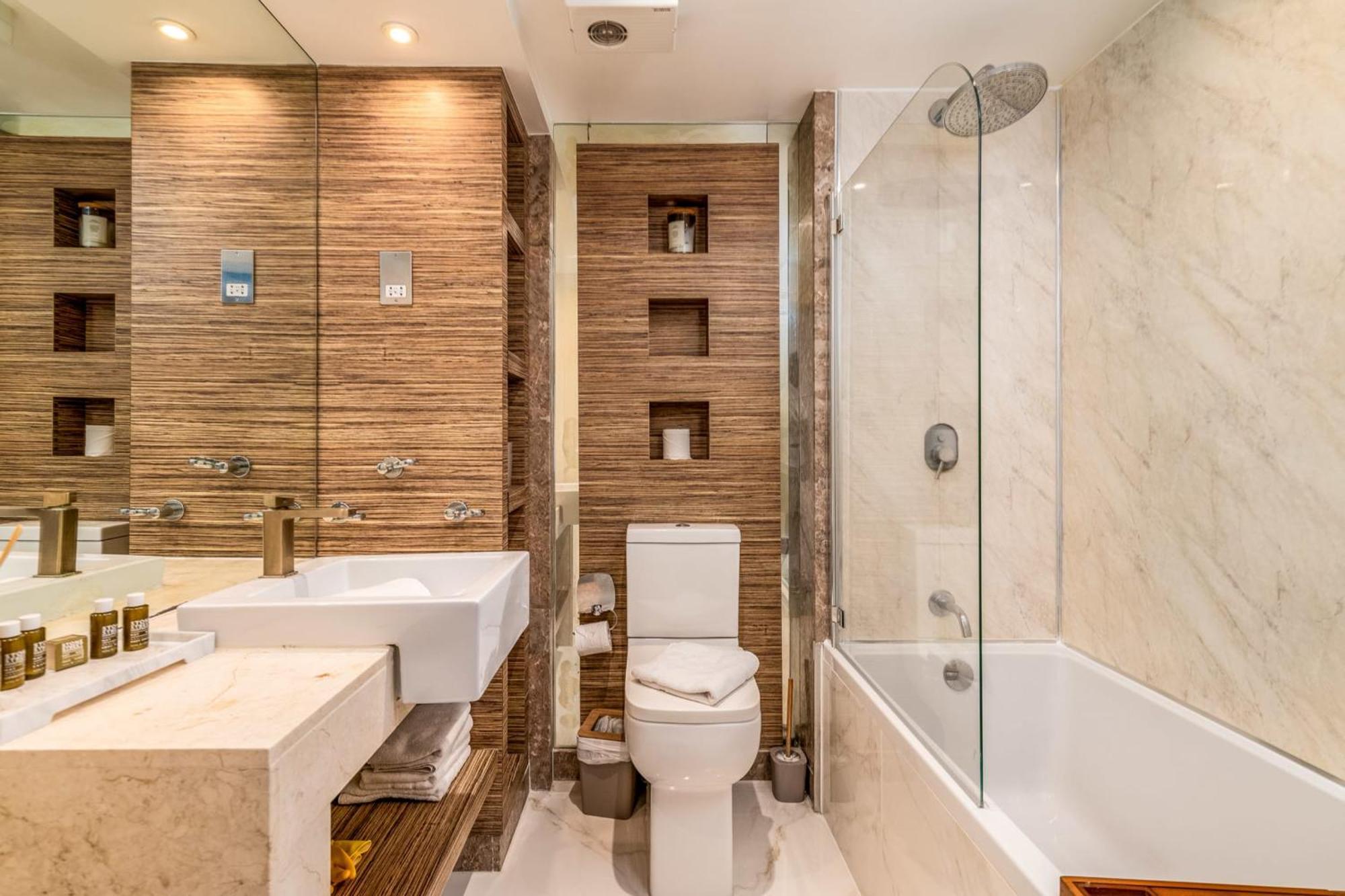 Canary Wharf Retreat With Free Secure Parking * London
